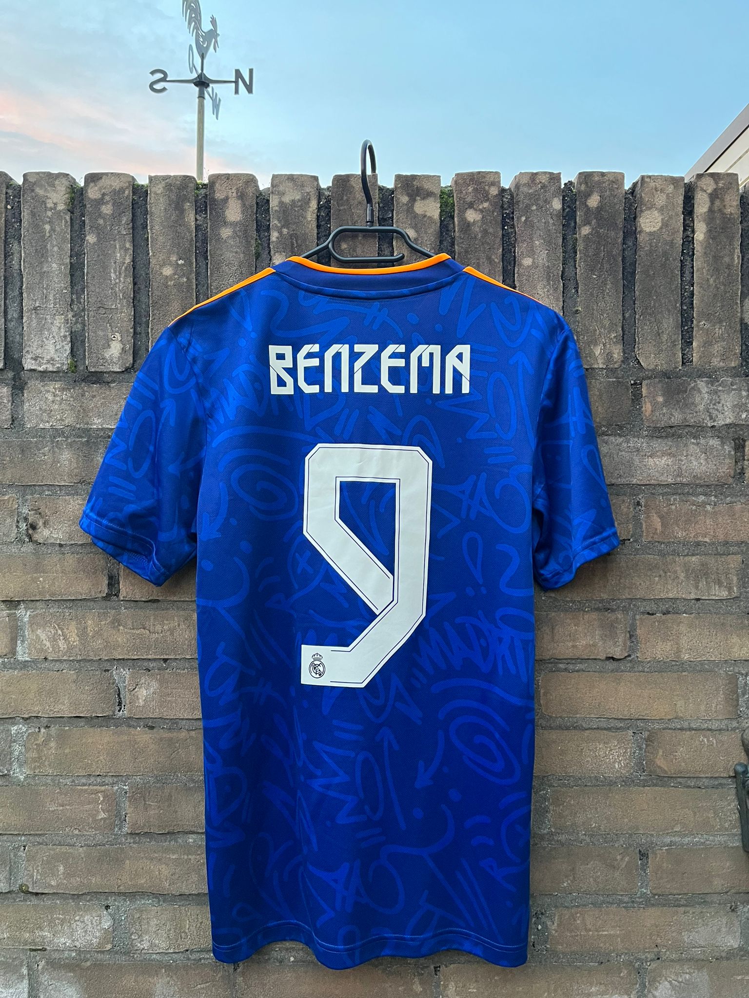 Real Madrid 2021/2022 away shirt Benzema size M 9/10