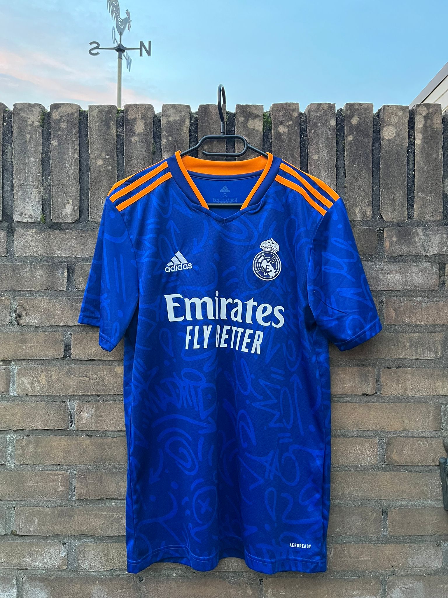 Real Madrid 2021/2022 away shirt Benzema size M 9/10