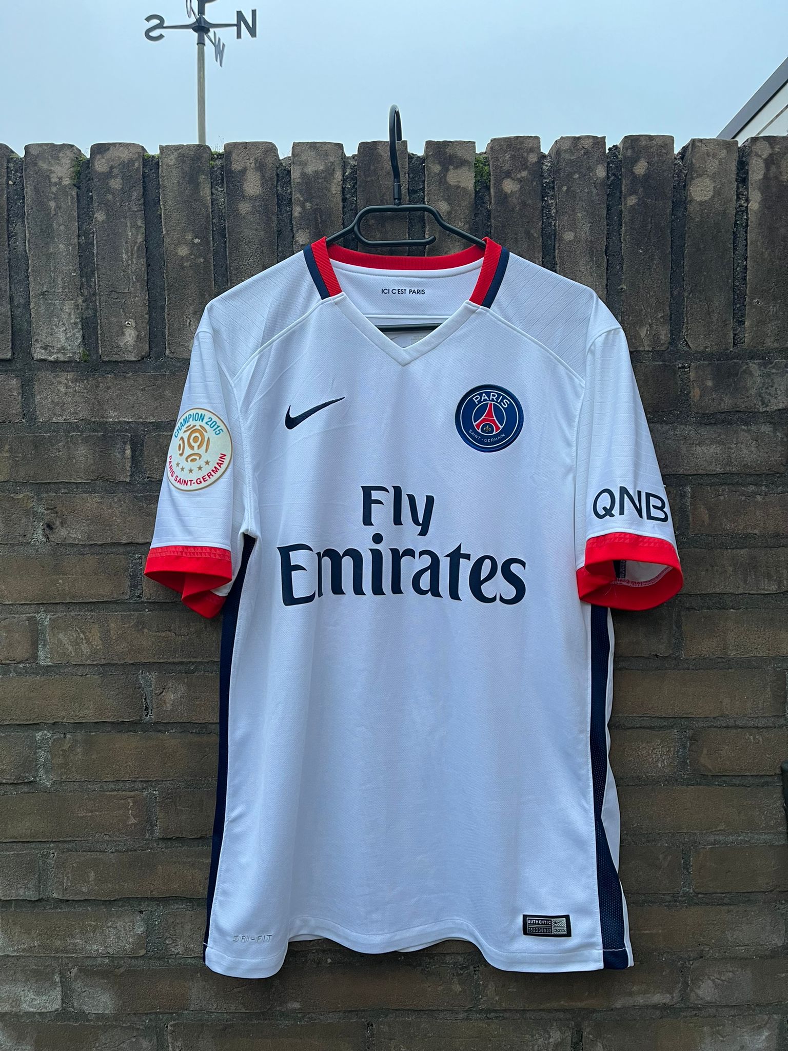 PSG 2015/2016 away shirt Di María size M 8.5/10