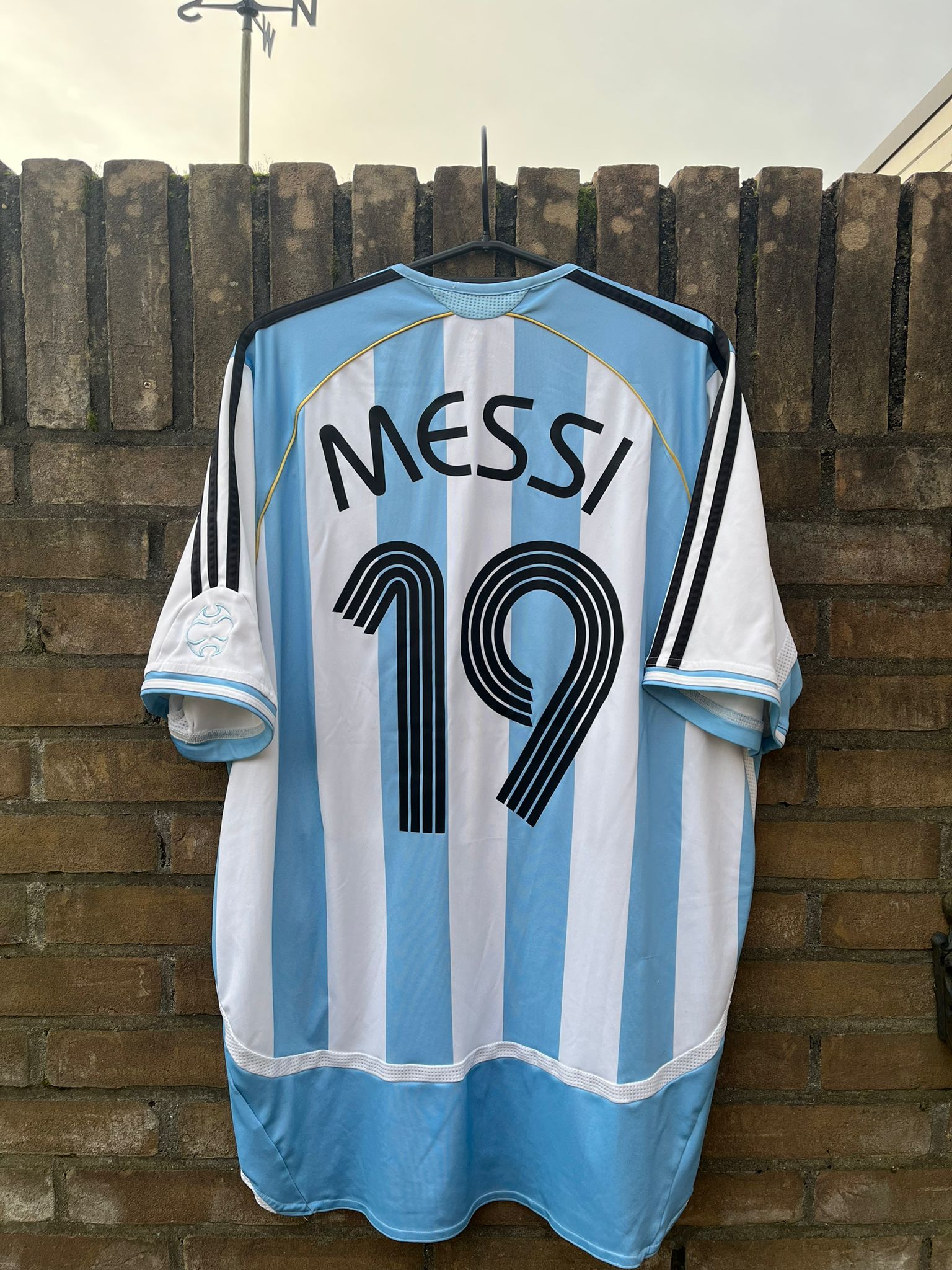 Argentina 2006 home shirt Messi size L 7.5/10