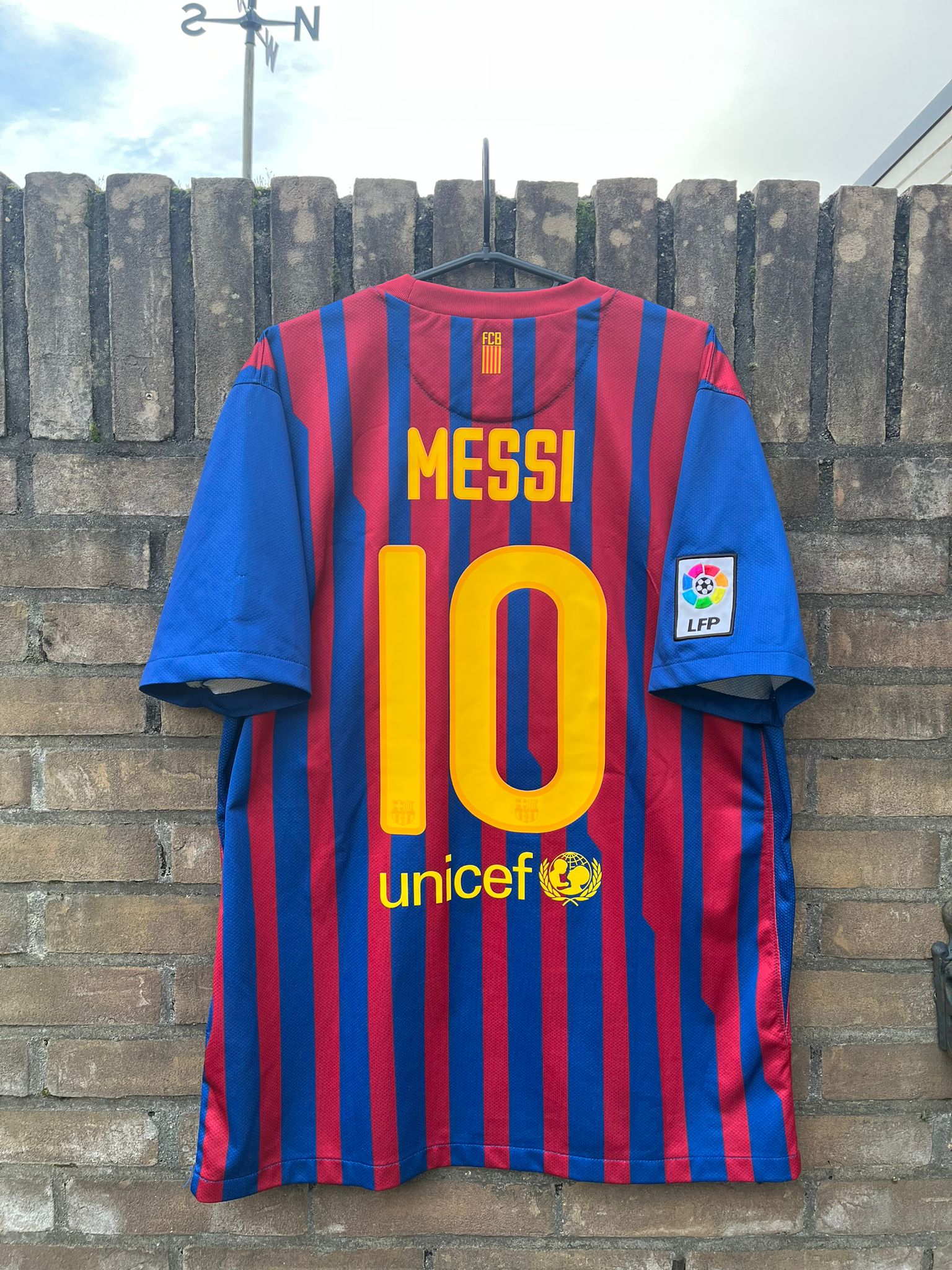 FC Barcelona 2011/2012 home shirt Messi size L 9/10