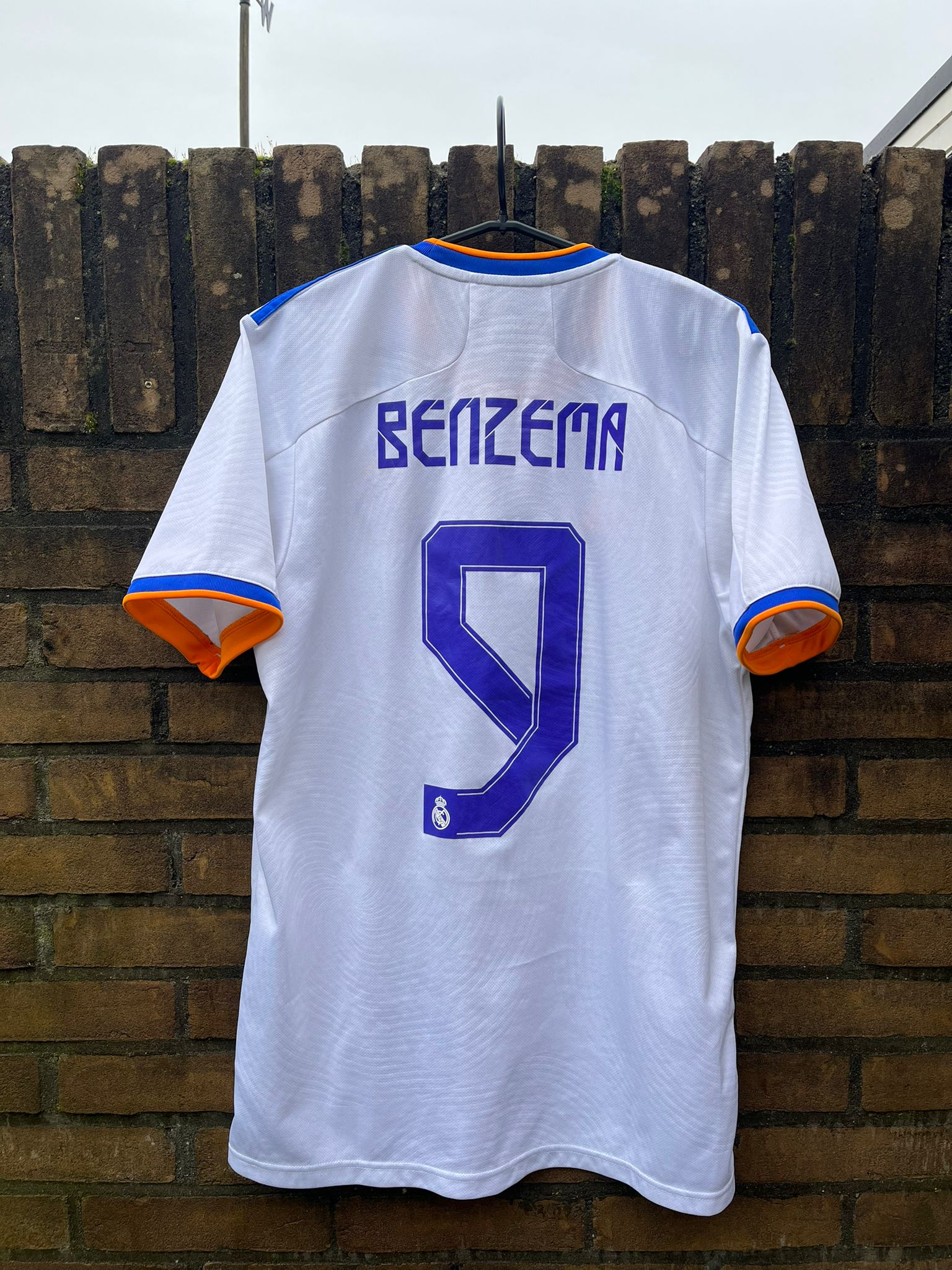 Real Madrid 2021/2022 home shirt Benzema size M 8.5/10