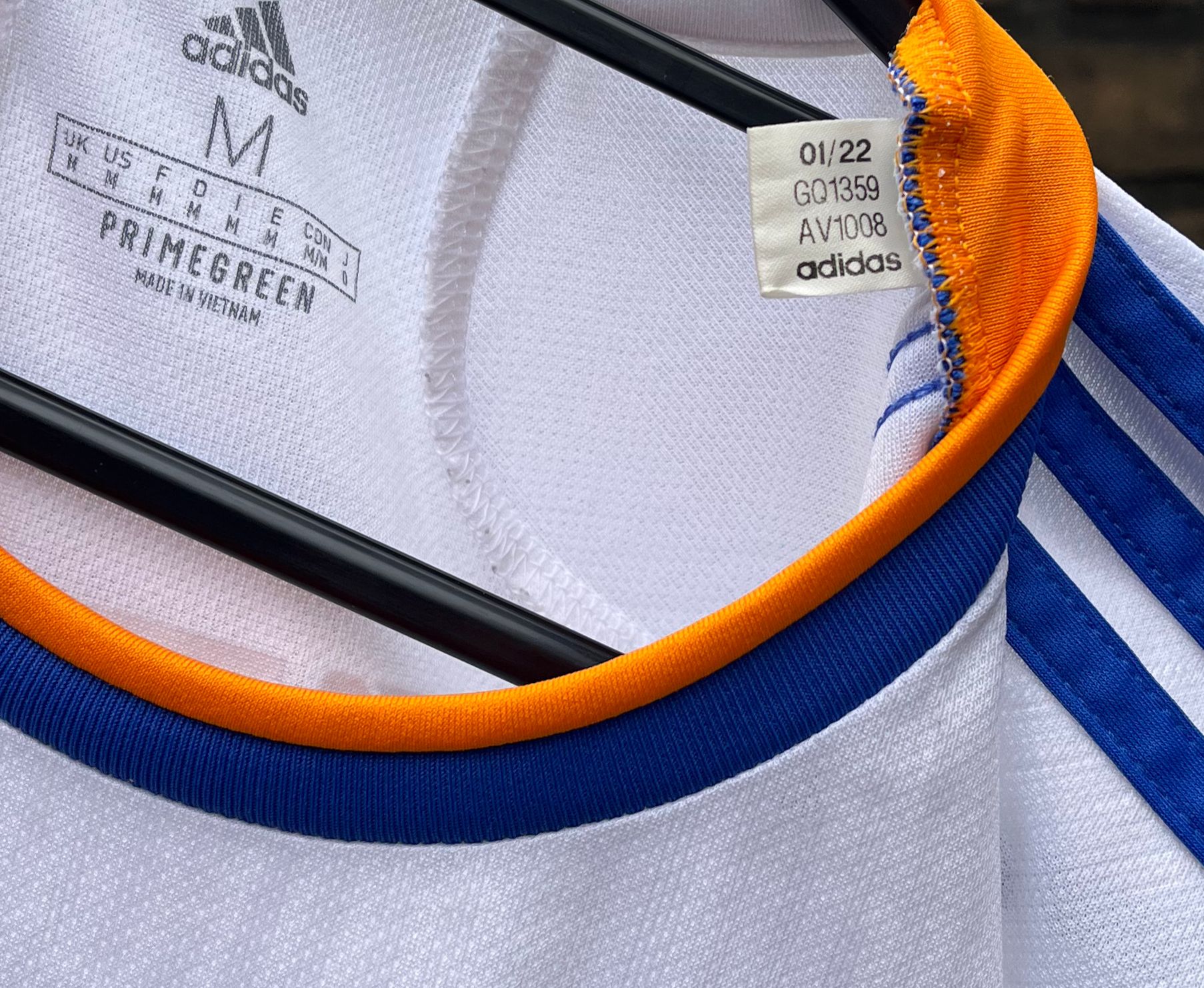 Real Madrid 2021/2022 home shirt Benzema size M 8.5/10