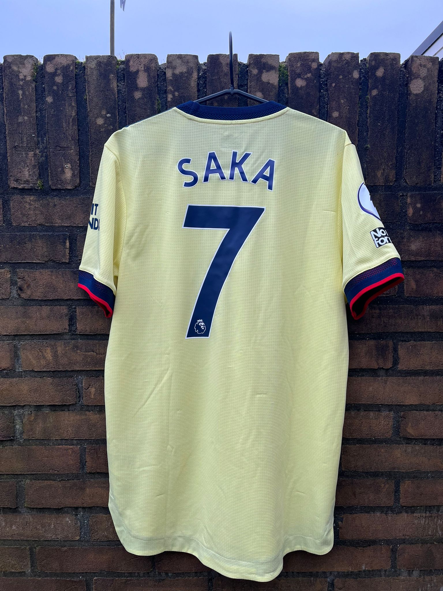 Arsenal 2021/2022 away shirt Saka size M 7.5/10