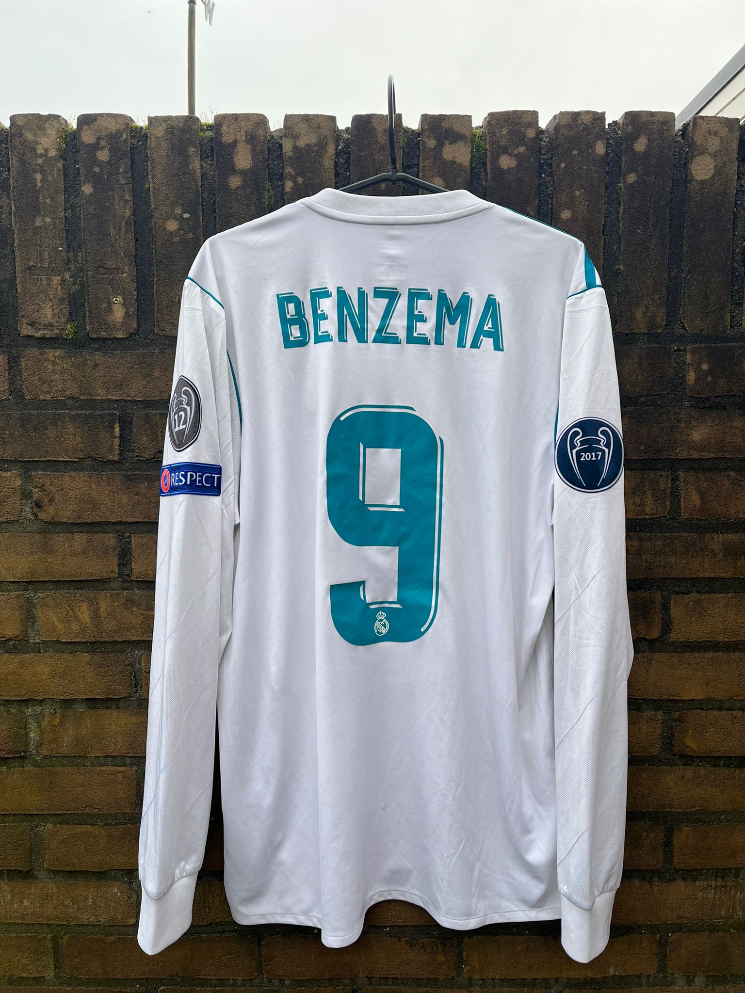 Real Madrid 2017/2018 home shirt Benzema size M 7.5/10