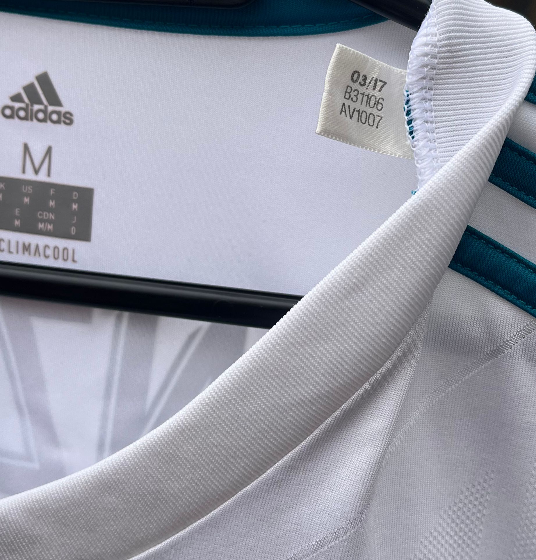 Real Madrid 2017/2018 home shirt Benzema size M 7.5/10