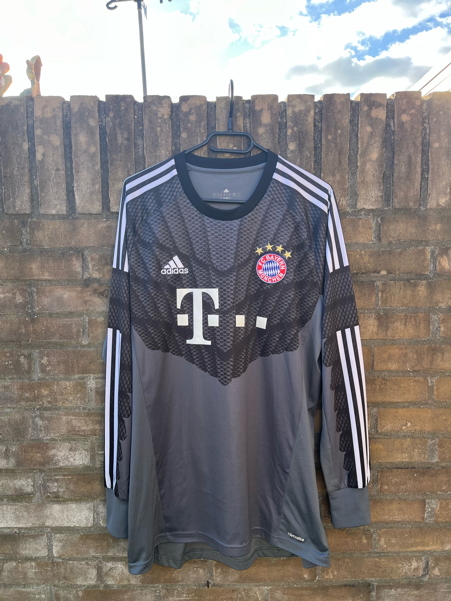 Bayern Munich 2014/2015 goalkeeper shirt Neuer 7.5/10