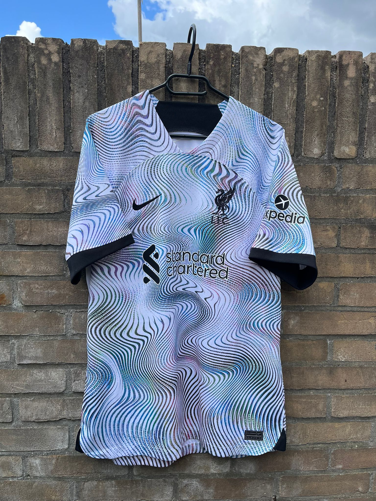 Liverpool 2022/2023 away shirt Firmino #9 size L 8/10