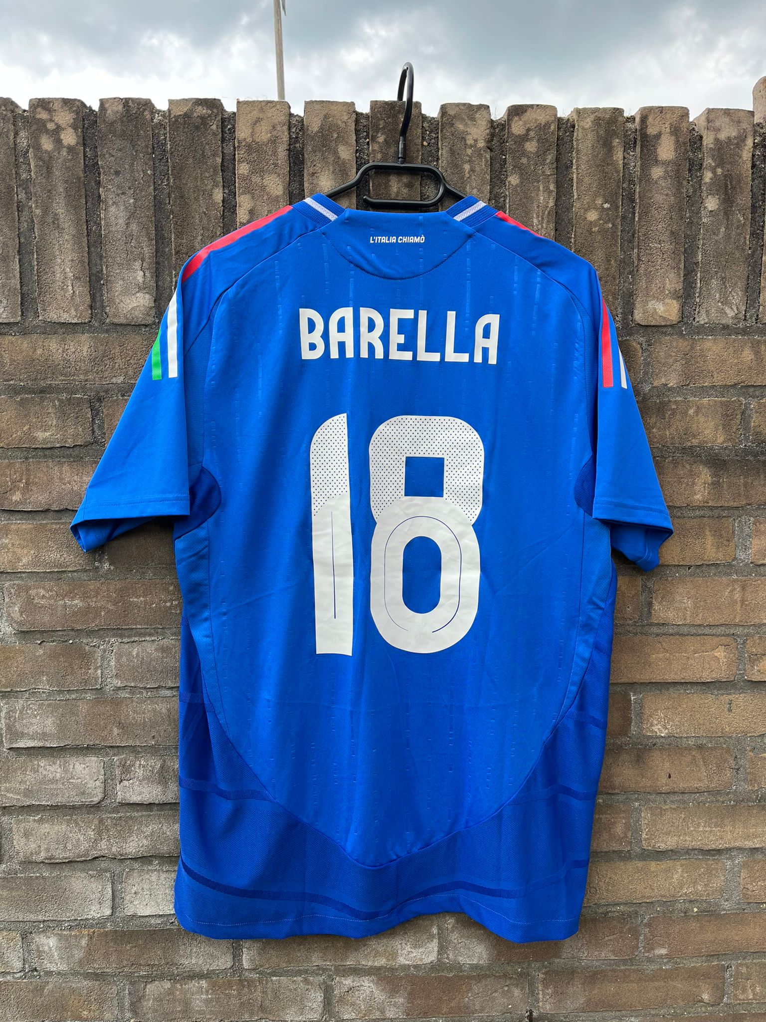 Italy 2024 home shirt Authentic Barella #18 size L 9/10