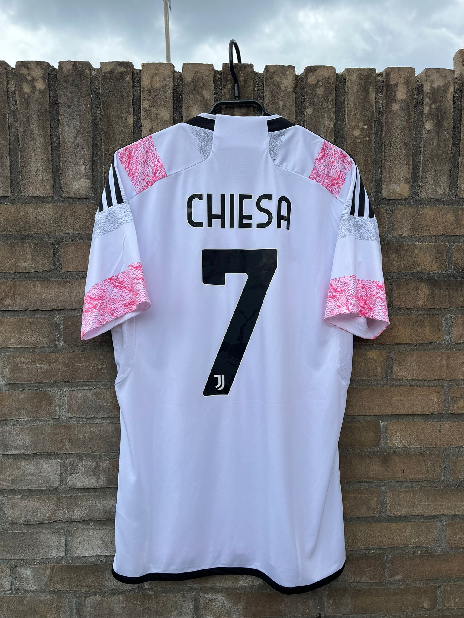 Juventus 2023/2024 away shirt Chiesa #7 size M 10/10