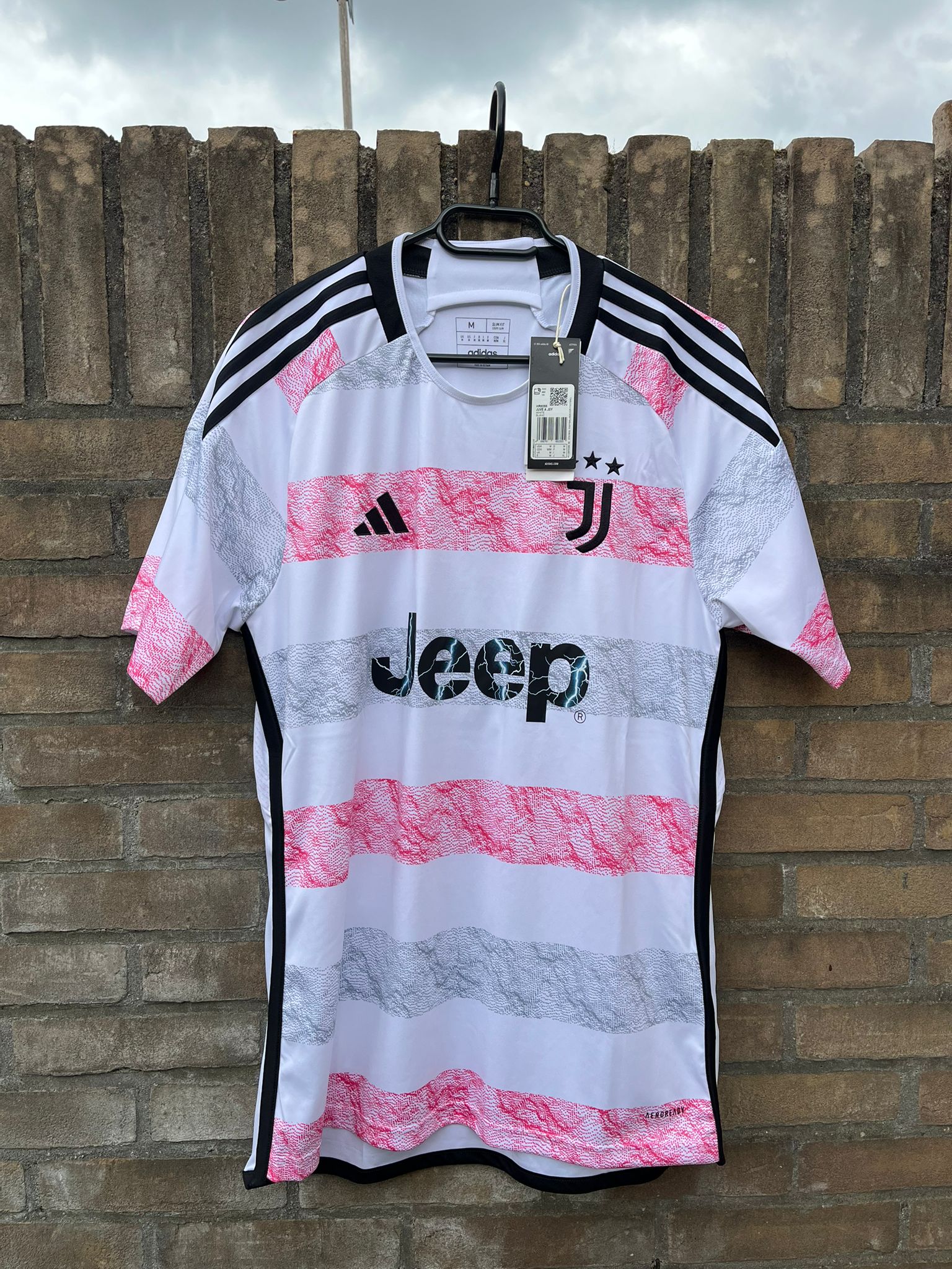Juventus 2023/2024 away shirt Chiesa #7 size M 10/10