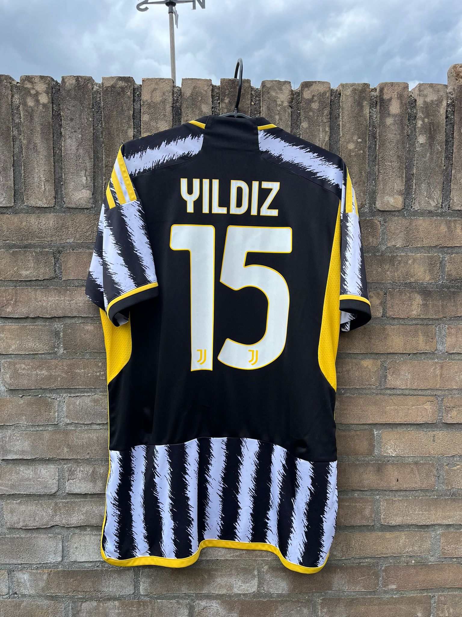 Juventus 2023/2024 home shirt Yildiz #15 size M 8.5/10