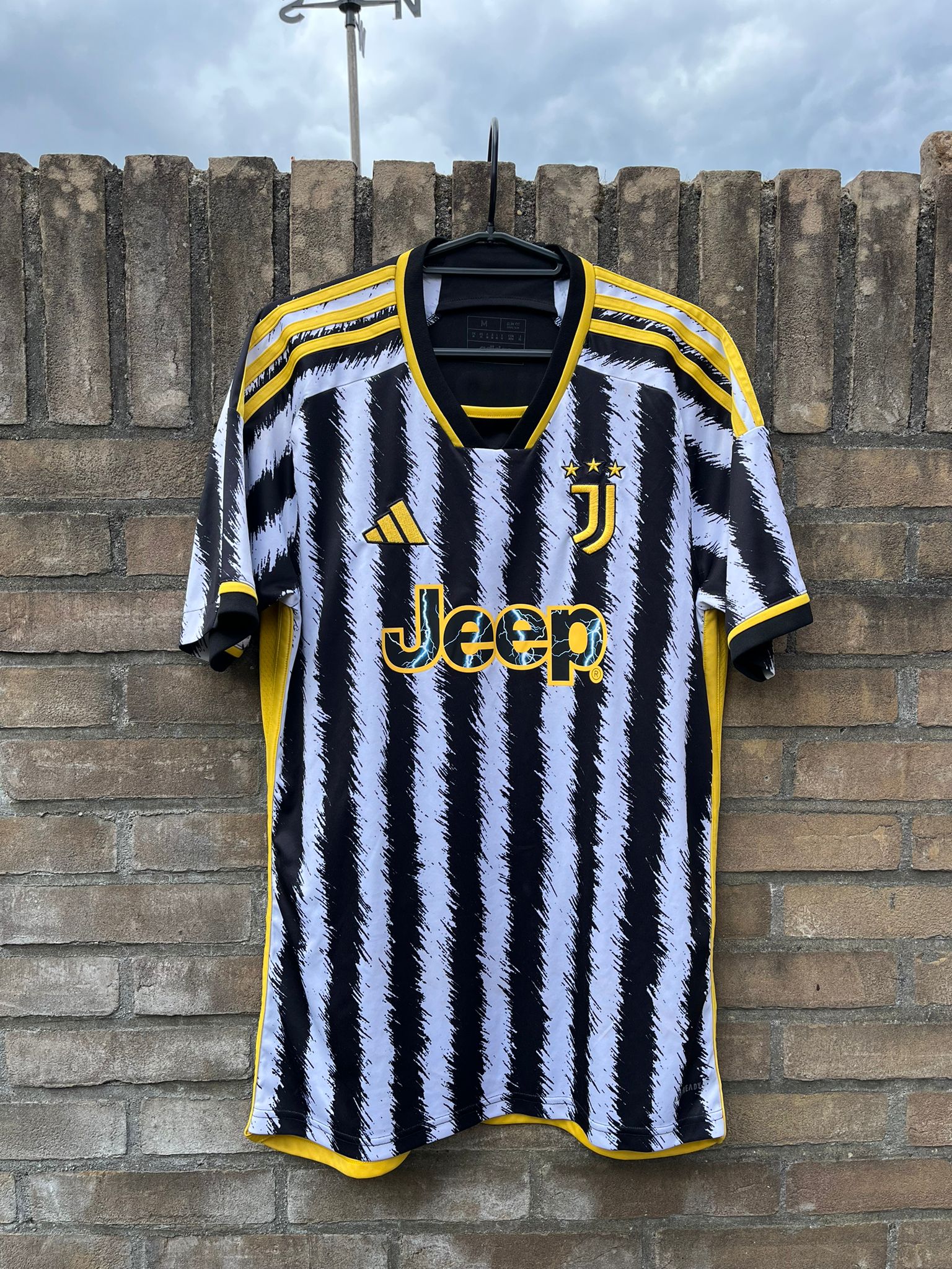 Juventus 2023/2024 home shirt Yildiz #15 size M 8.5/10