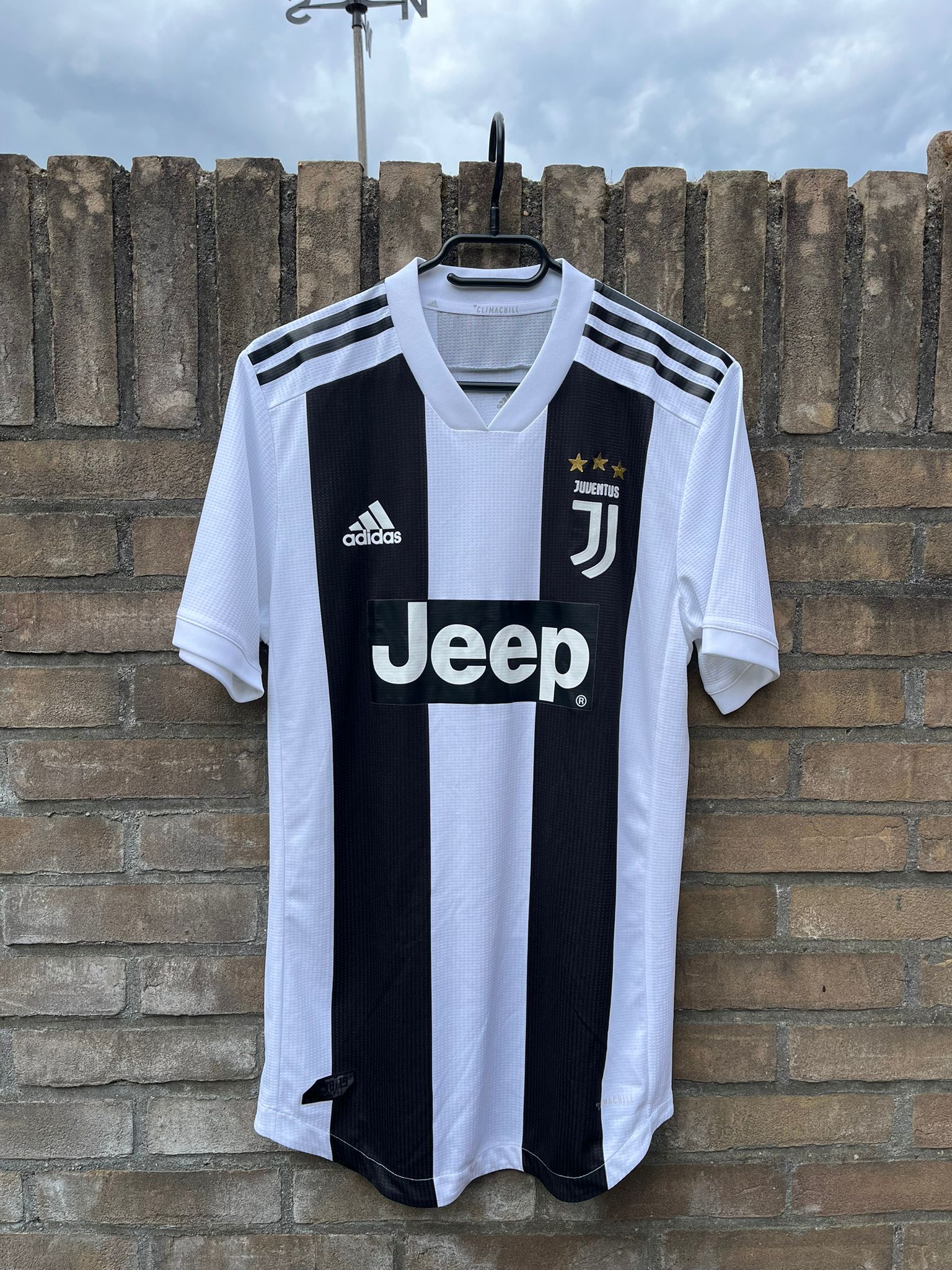 Juventus 2018/2019 home shirt size M 8.5/10