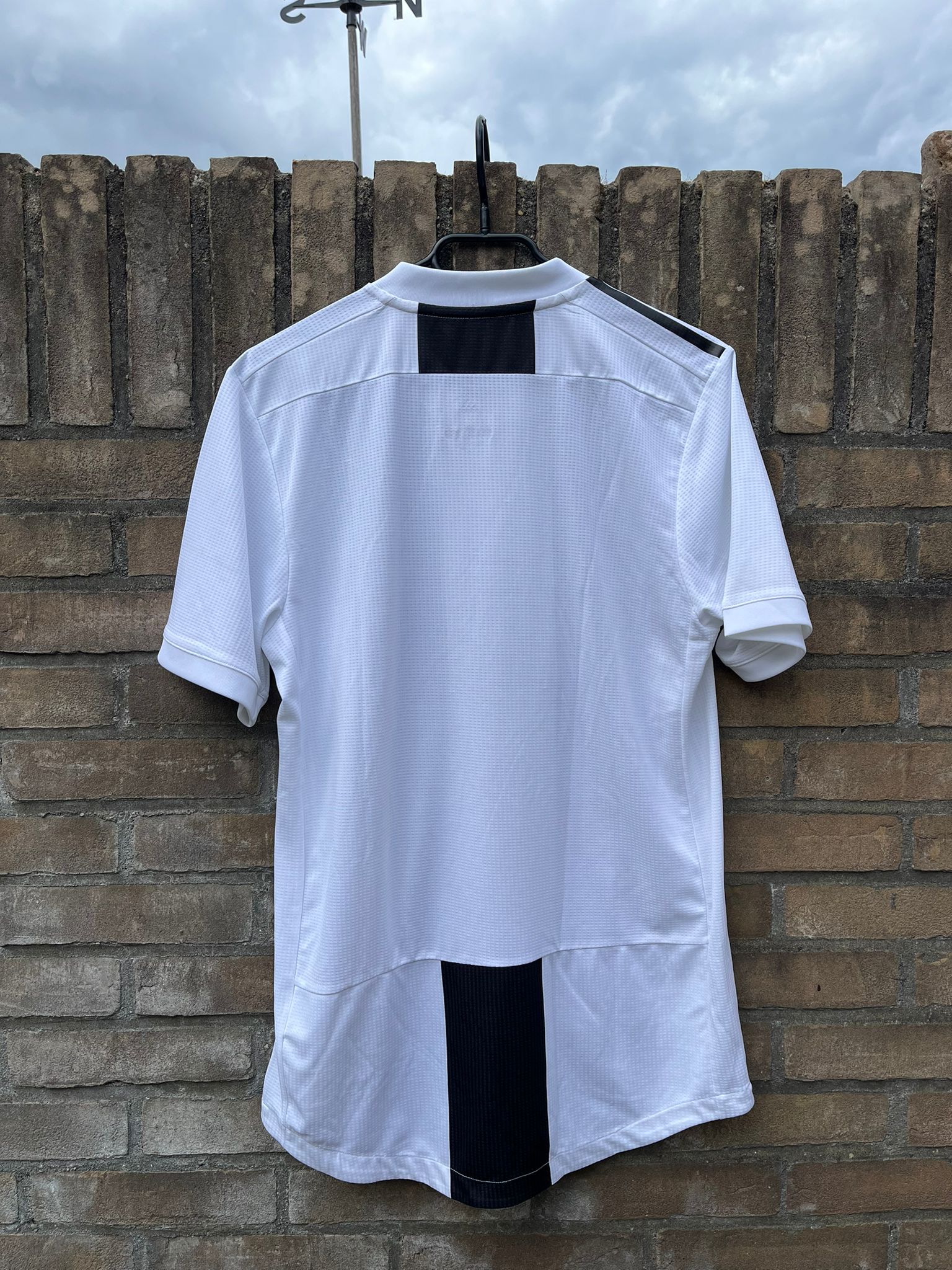 Juventus 2018/2019 home shirt size M 8.5/10