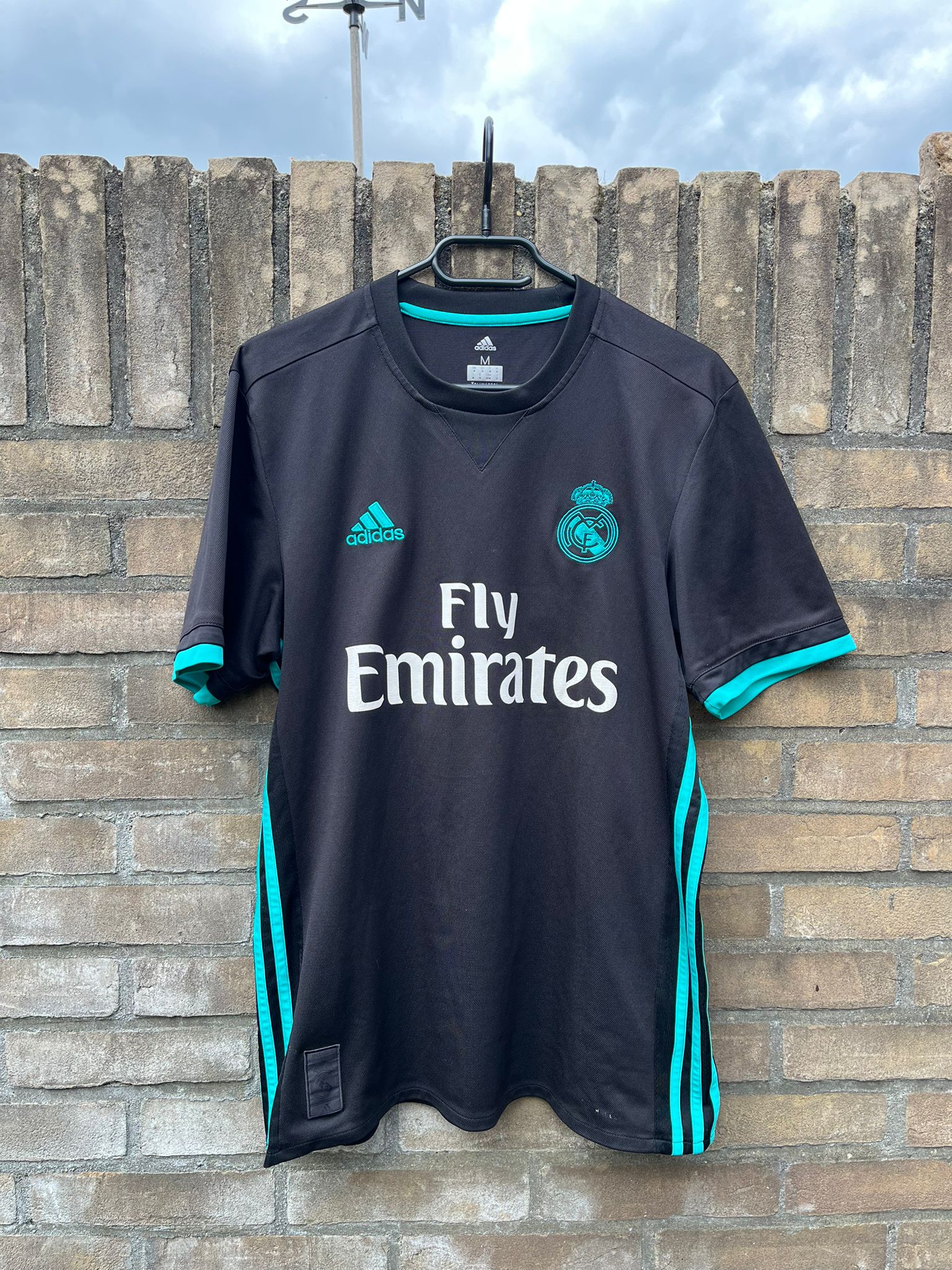 Real Madrid 2017/2018 away shirt Benzema #9 size M 7/10