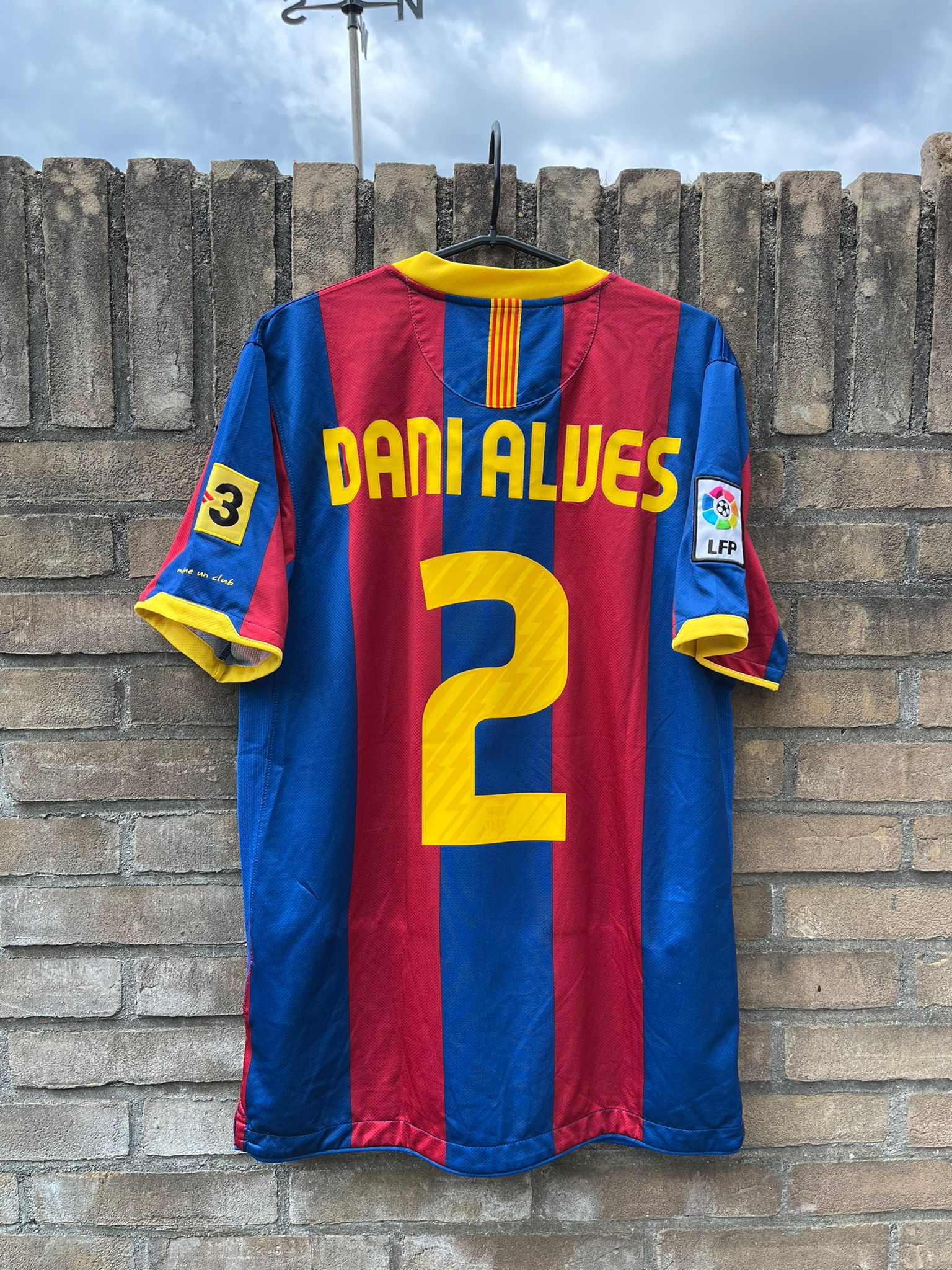 FC Barcelona 2010/2011 home shirt Dani Alves #2 size M