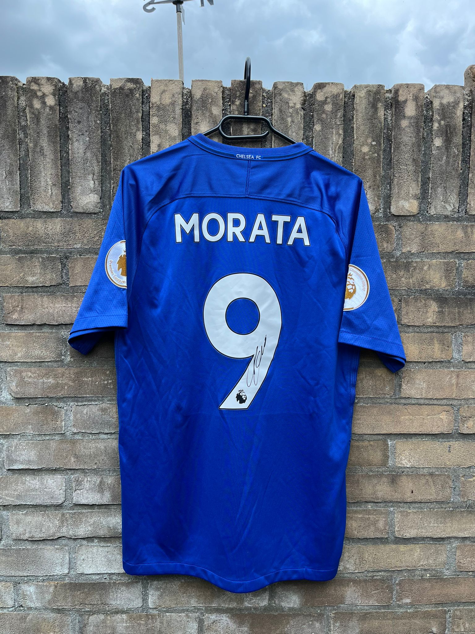 Chelsea 2017/2018 Signed home shirt Morata #9 size M 8.5/10