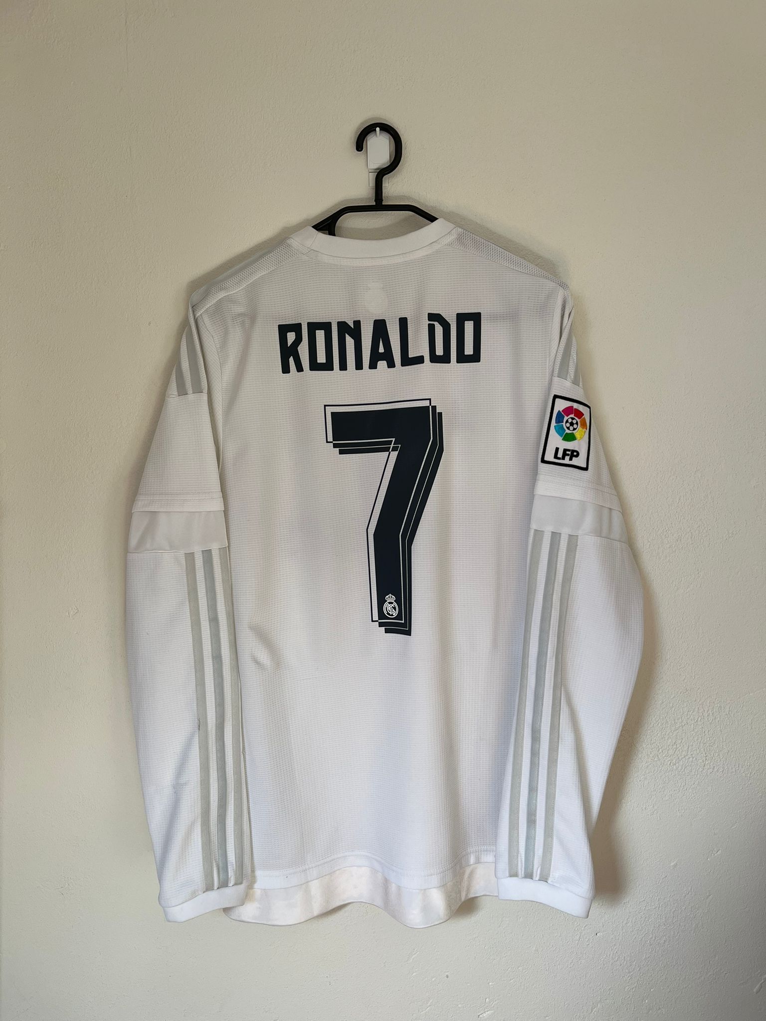Real Madrid 2015/2016 home shirt Ronaldo #7 size M 7.5/10