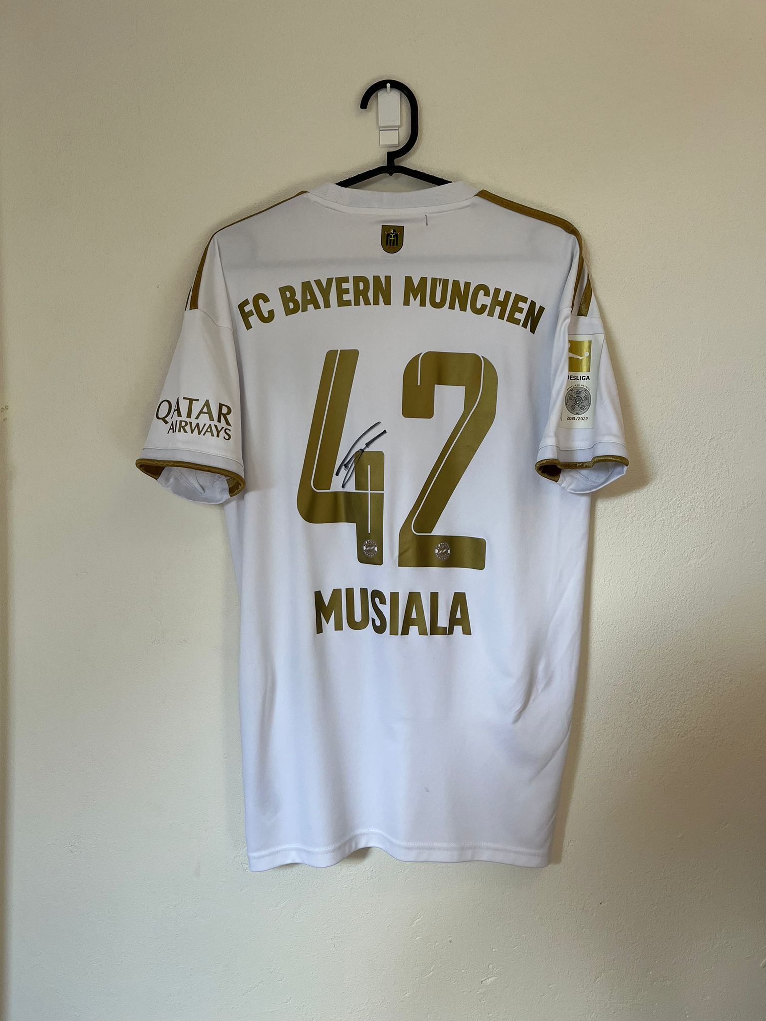 Bayern Munich 2022/2023 Signed away shirt Musiala #42 size S 8/10