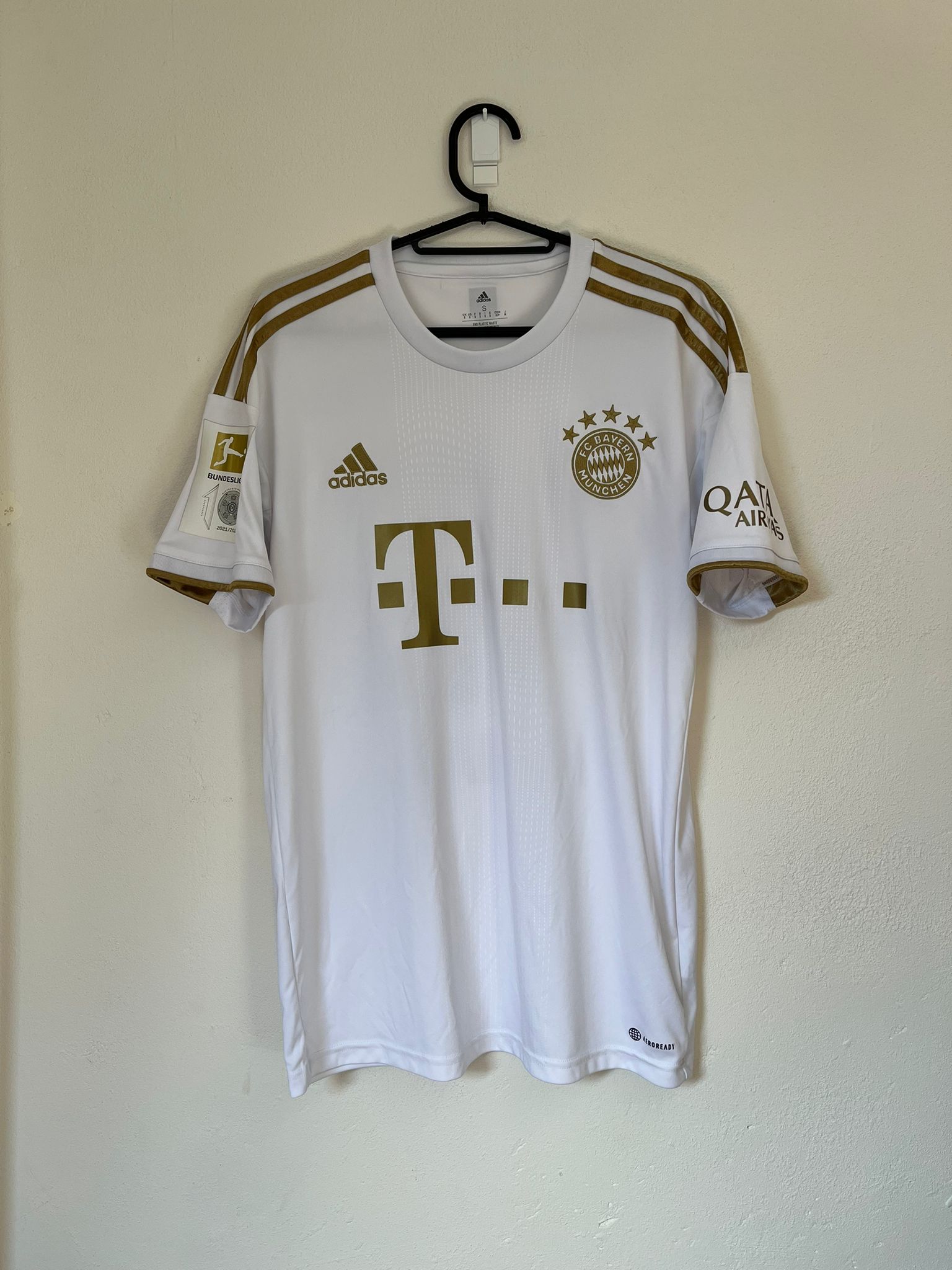 Bayern Munich 2022/2023 Signed away shirt Musiala #42 size S 8/10