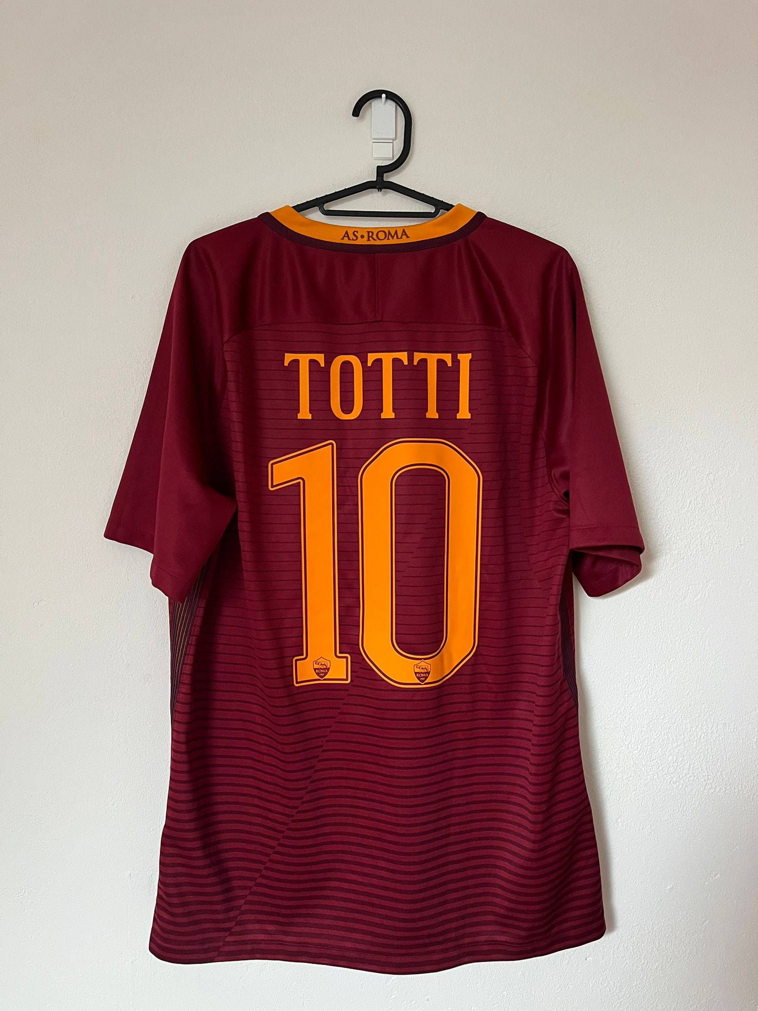 AS Roma 2016/2017 home shirt Totti #10 Size L 9/10
