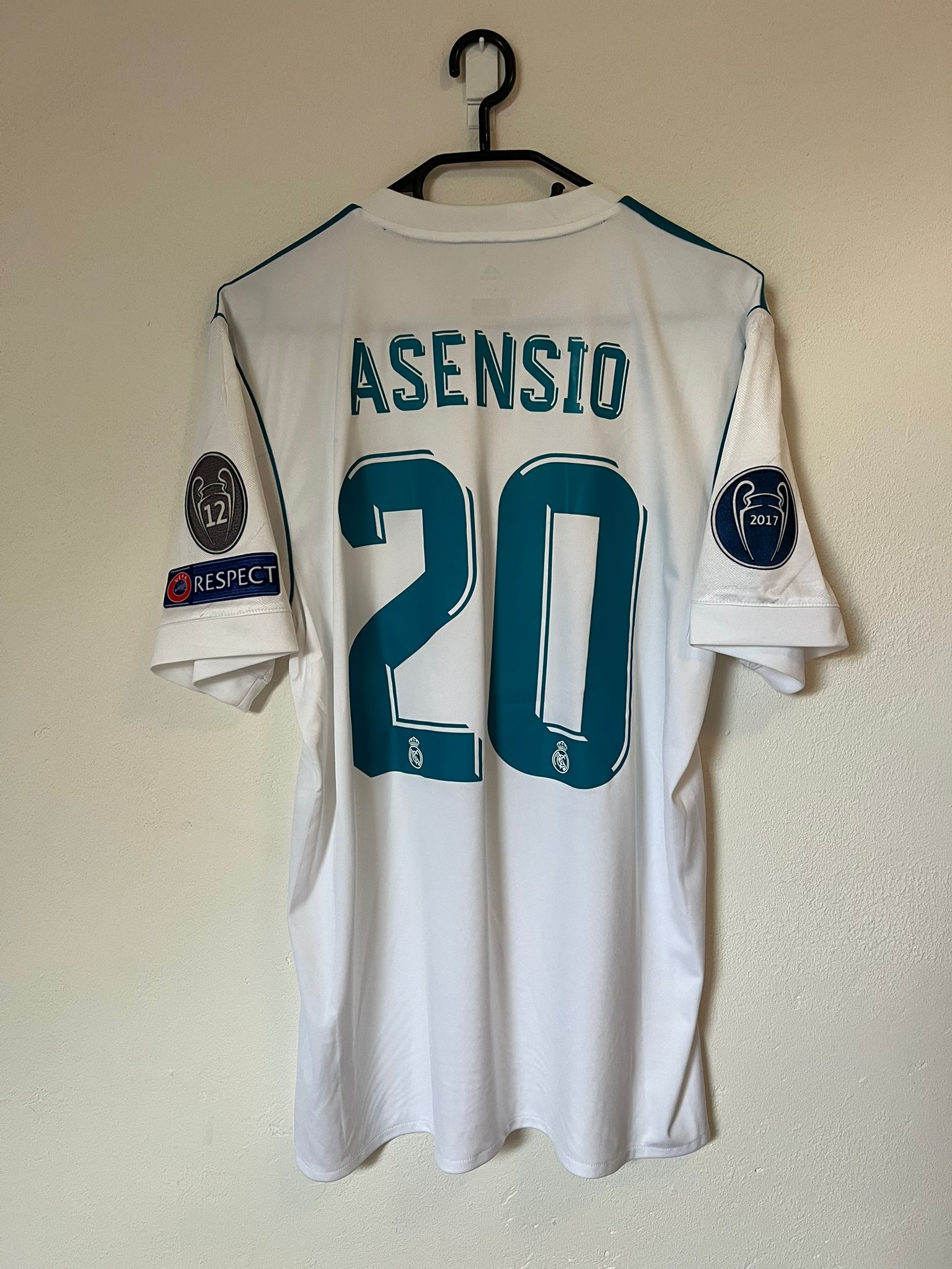 Real Madrid 2017/2018 home shirt Asensio #20 size M 8.5/10