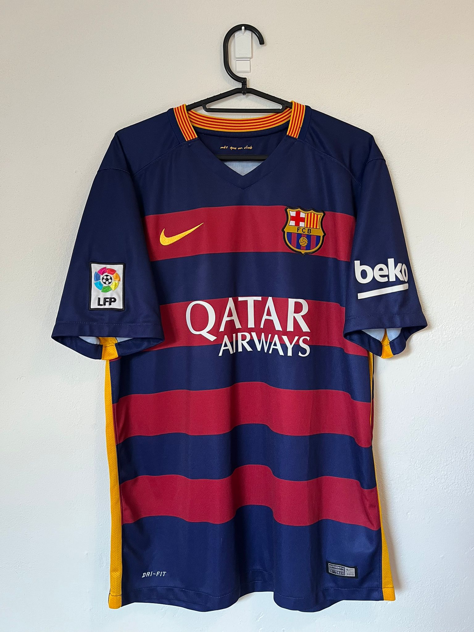 FC Barcelona 2015/2016 home shirt Neymar JR #11 size L 8/10