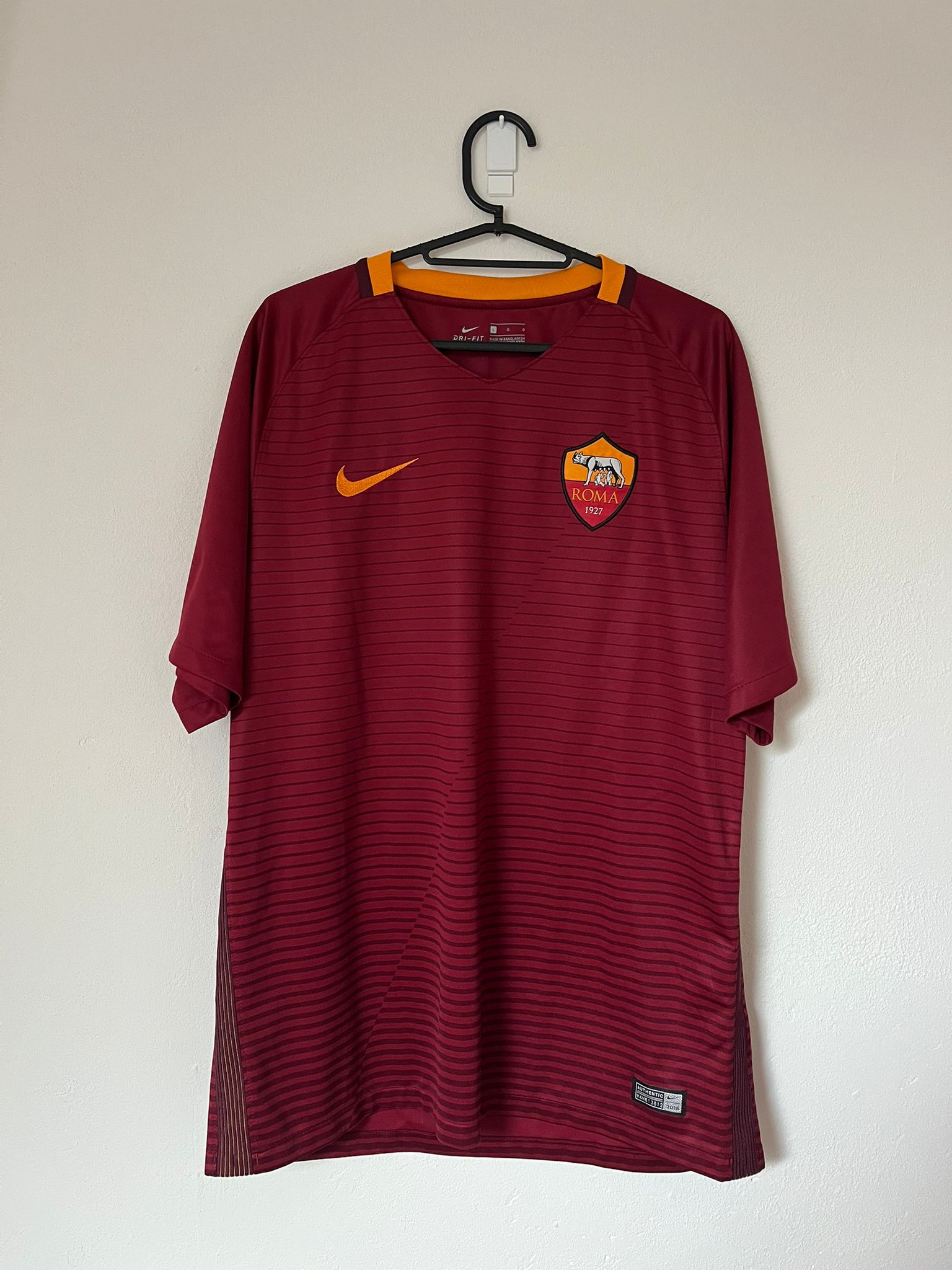 AS Roma 2016/2017 home shirt Totti #10 Size L 9/10