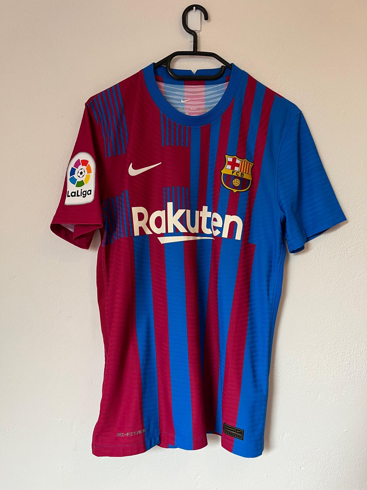 FC Barcelona 2021/2022 Signed home shirt Memphis #9 size M 9/10