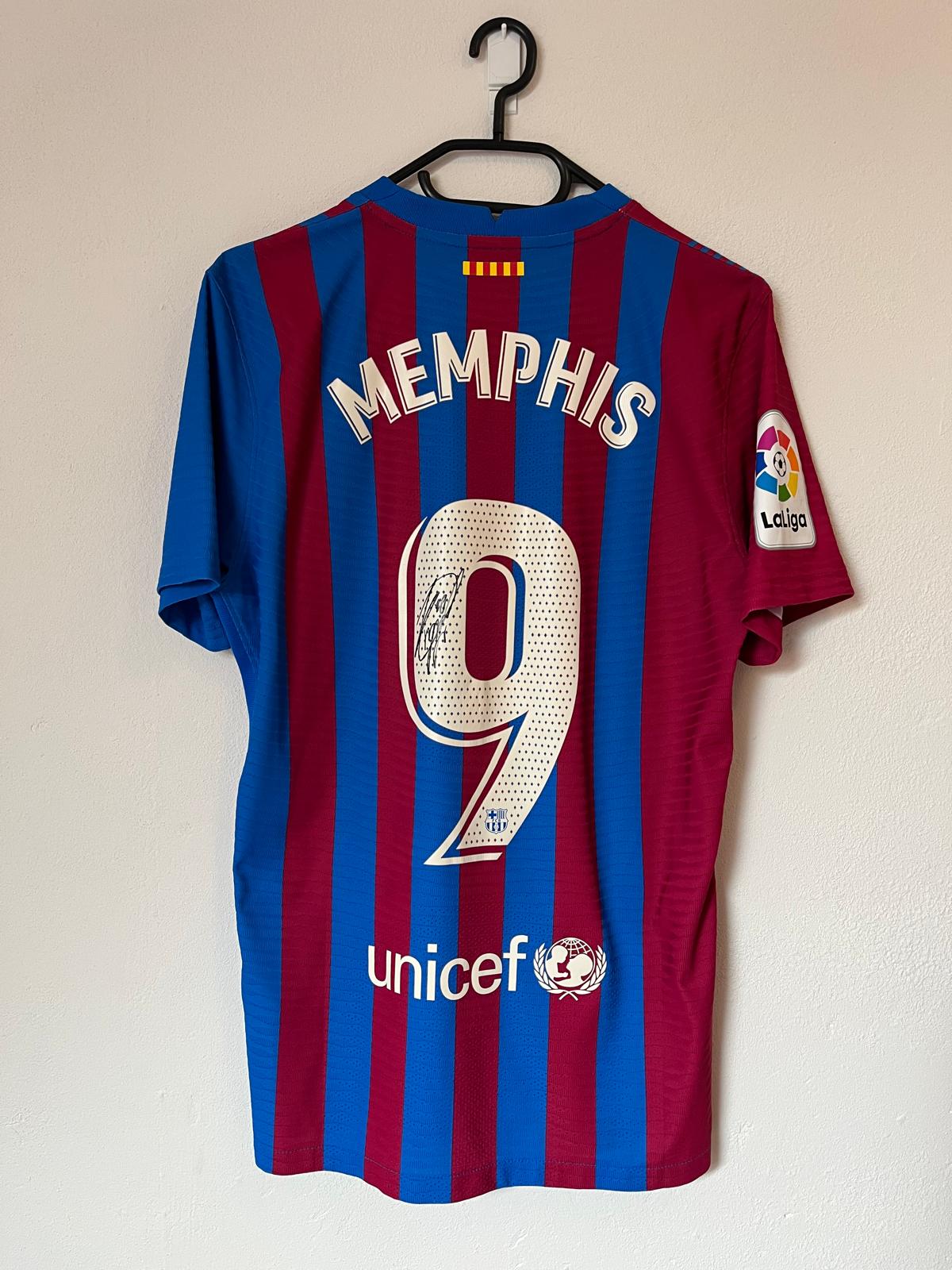 FC Barcelona 2021/2022 Signed home shirt Memphis #9 size M 9/10