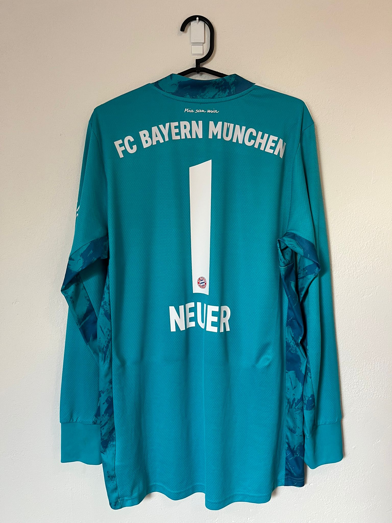 Bayern Munich 2020/2021 goalkeeper shirt Neuer #1 size M 8.5/10