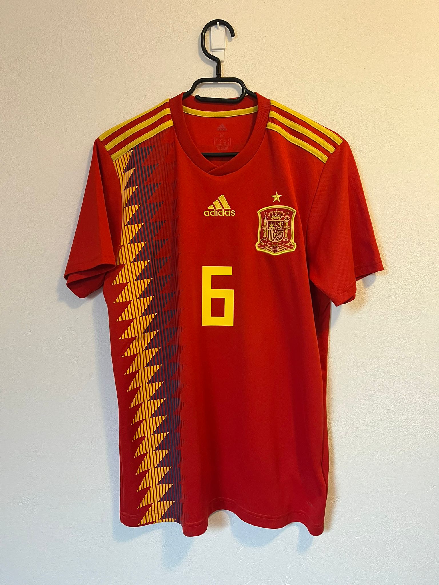 Spain 2018 home shirt Iniesta #6 size M 8.5/10