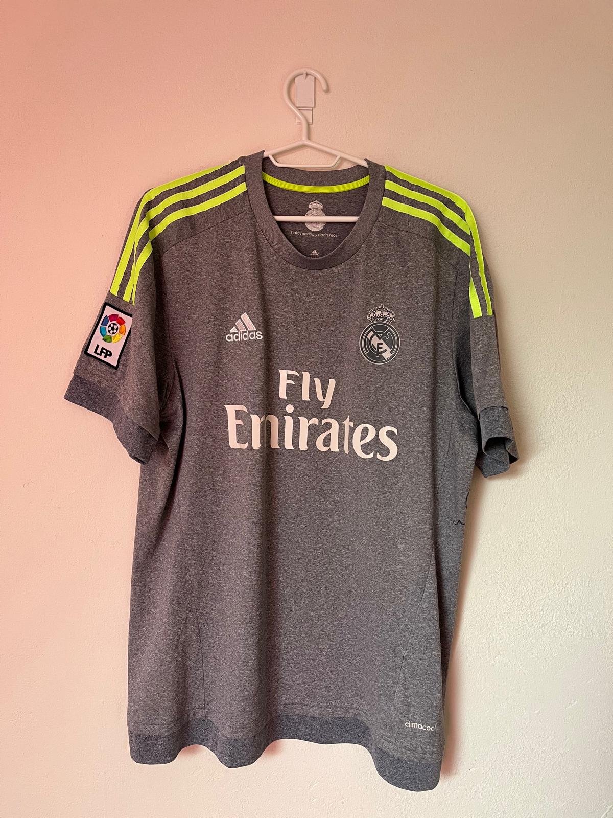 Real Madrid 2015/2016 Signed away shirt Marcelo #12 size M 7.5/10