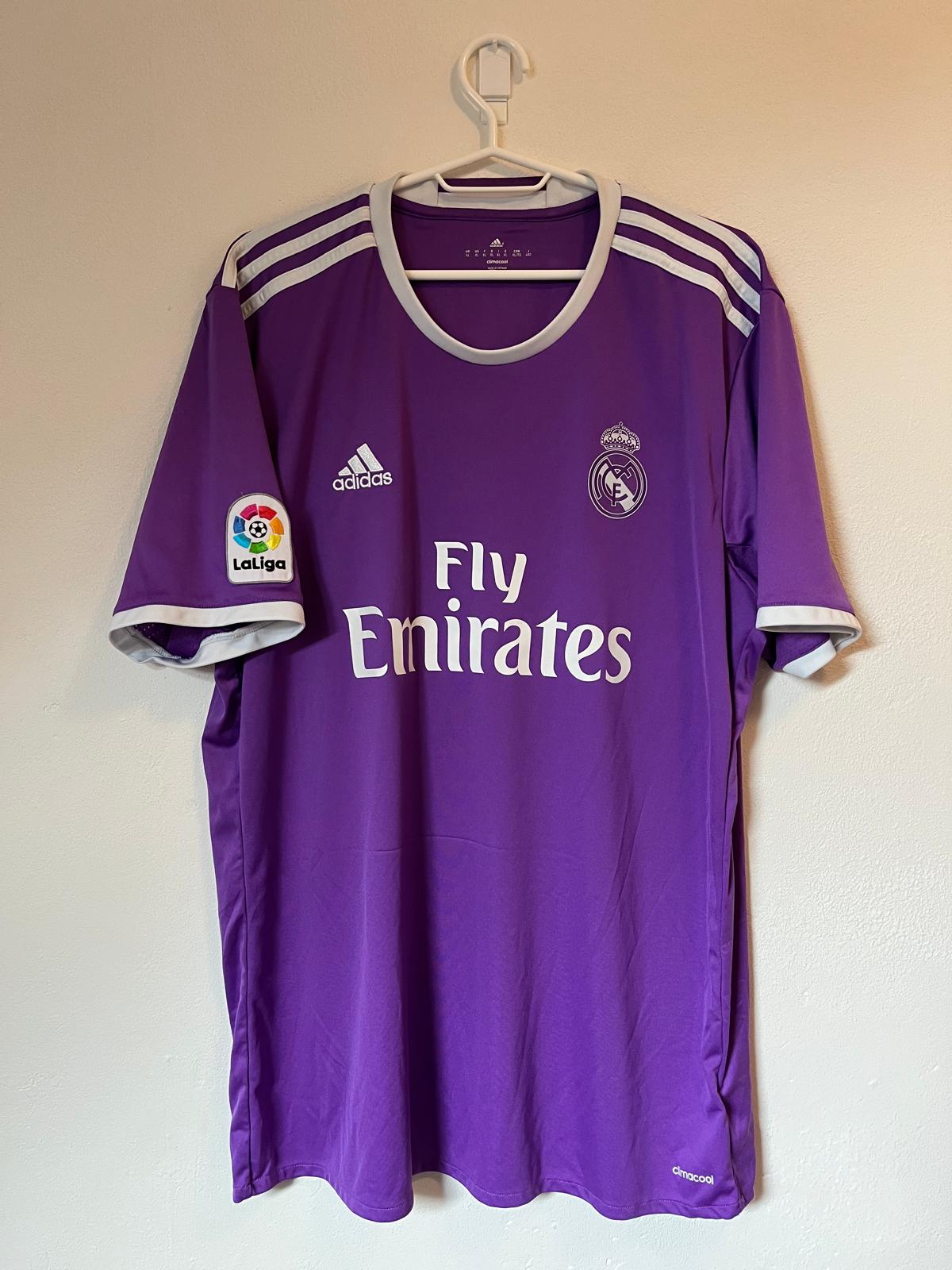 Real Madrid 2016/2017 Signed away shirt Marcelo #12 size XL 8/10