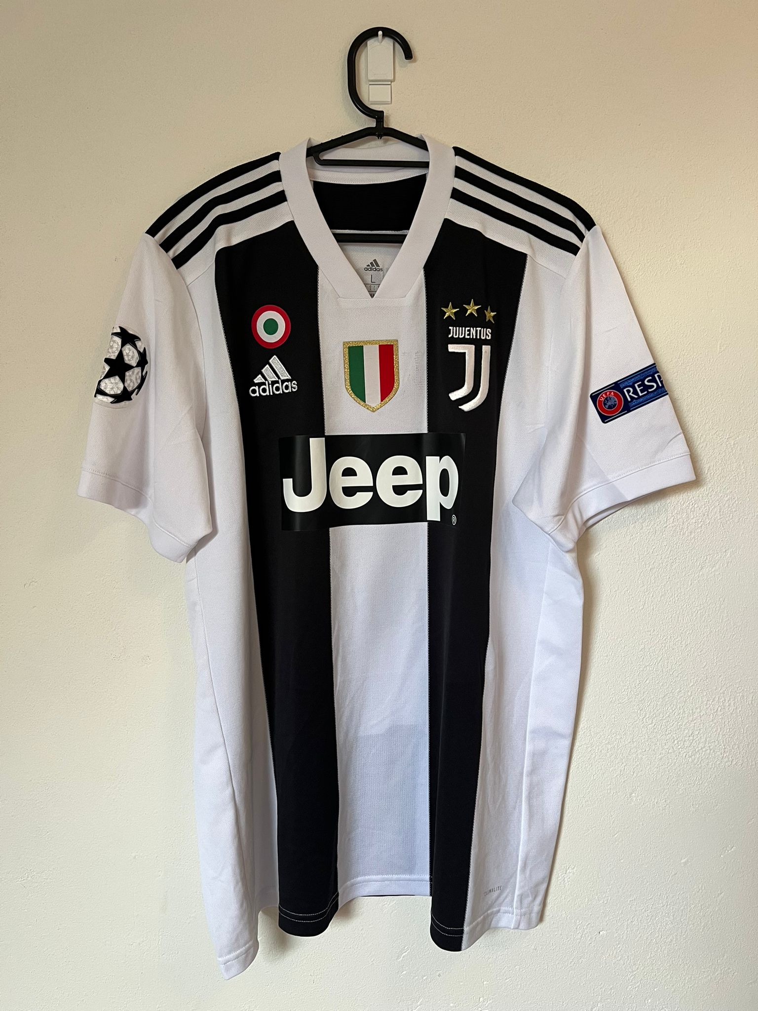 Juventus 2018/2019 home shirt Ronaldo #7 size L 8.5/10