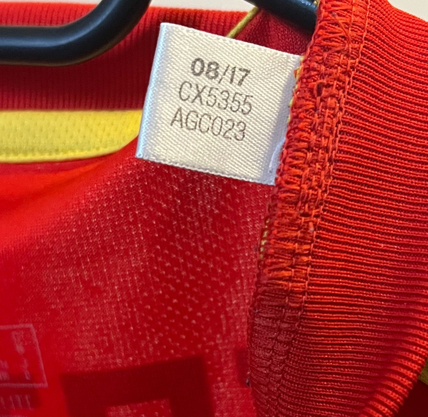 Spain 2018 home shirt Iniesta #6 size M 8.5/10