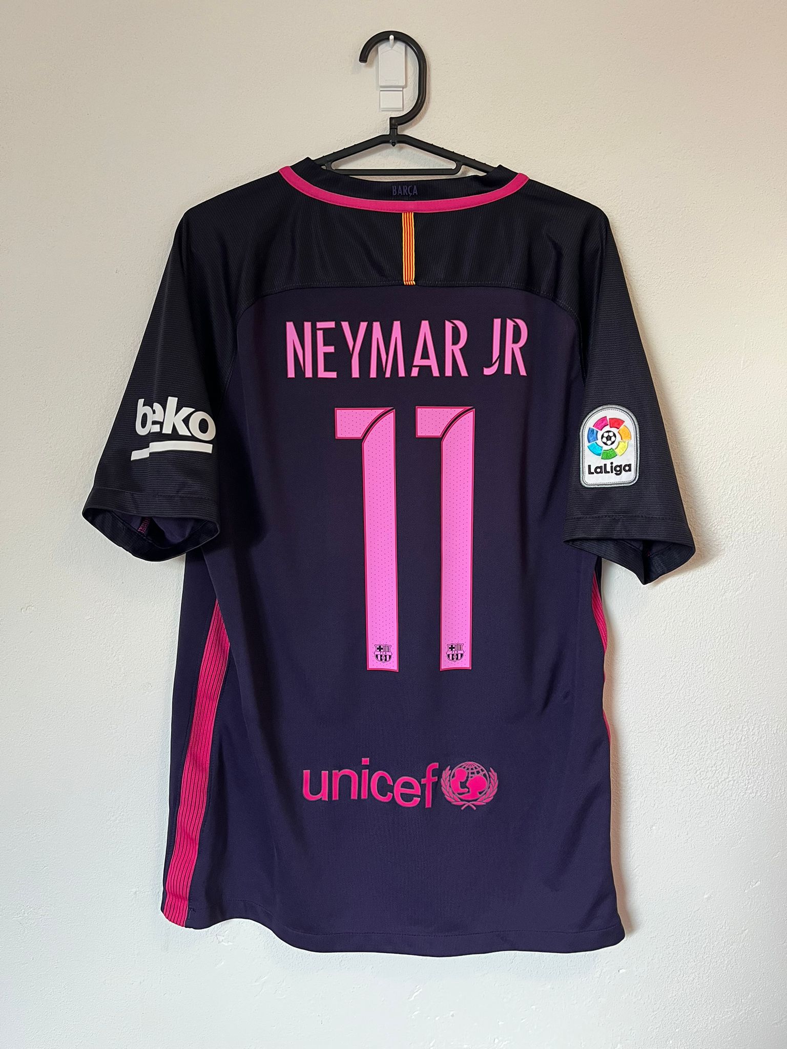 FC Barcelona 2016/2017 away shirt Neymar JR #11 size M 8/10