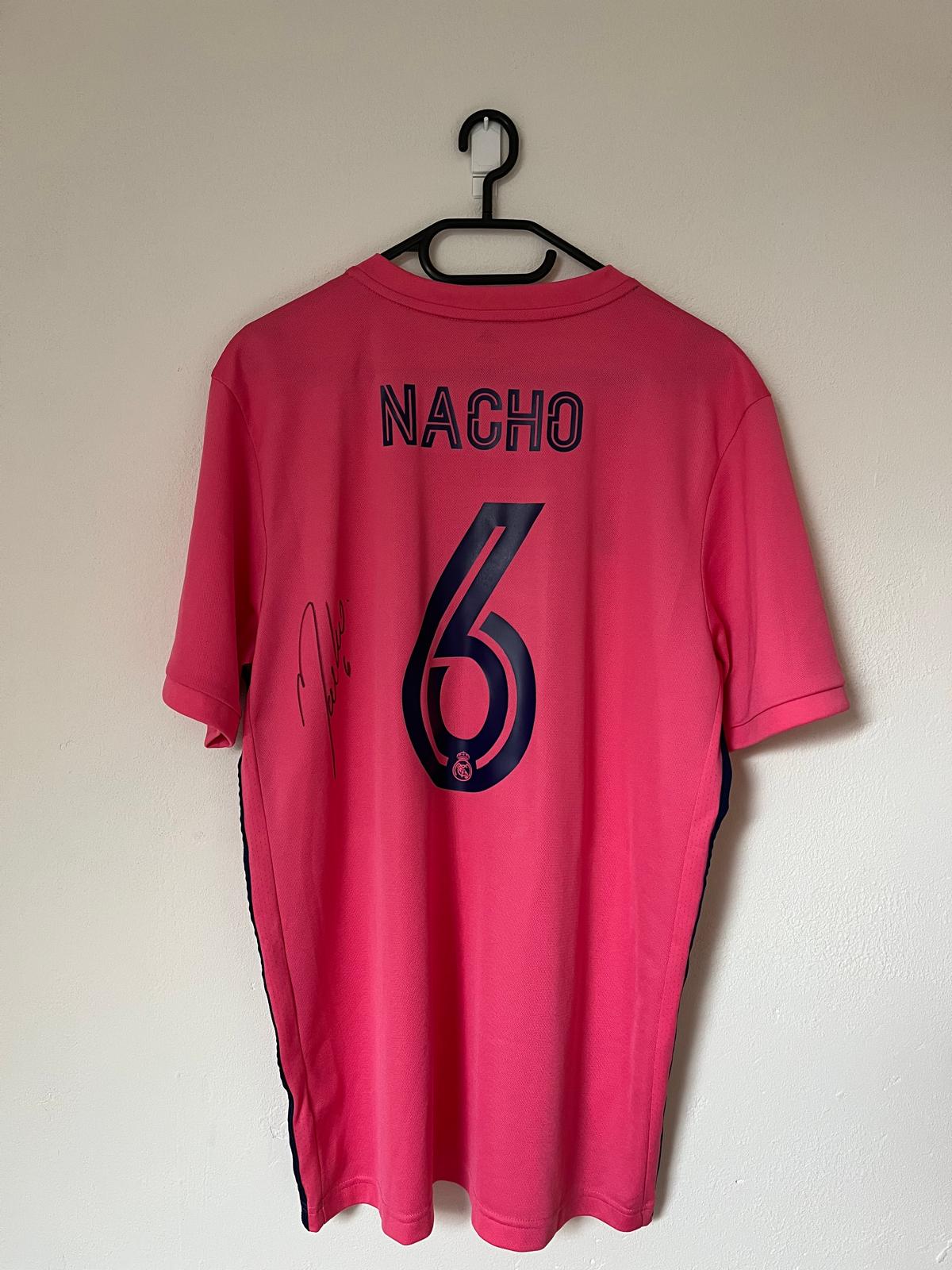 Real Madrid 2020/2021 Signed away shirt Nacho #6 size M 8.5/10
