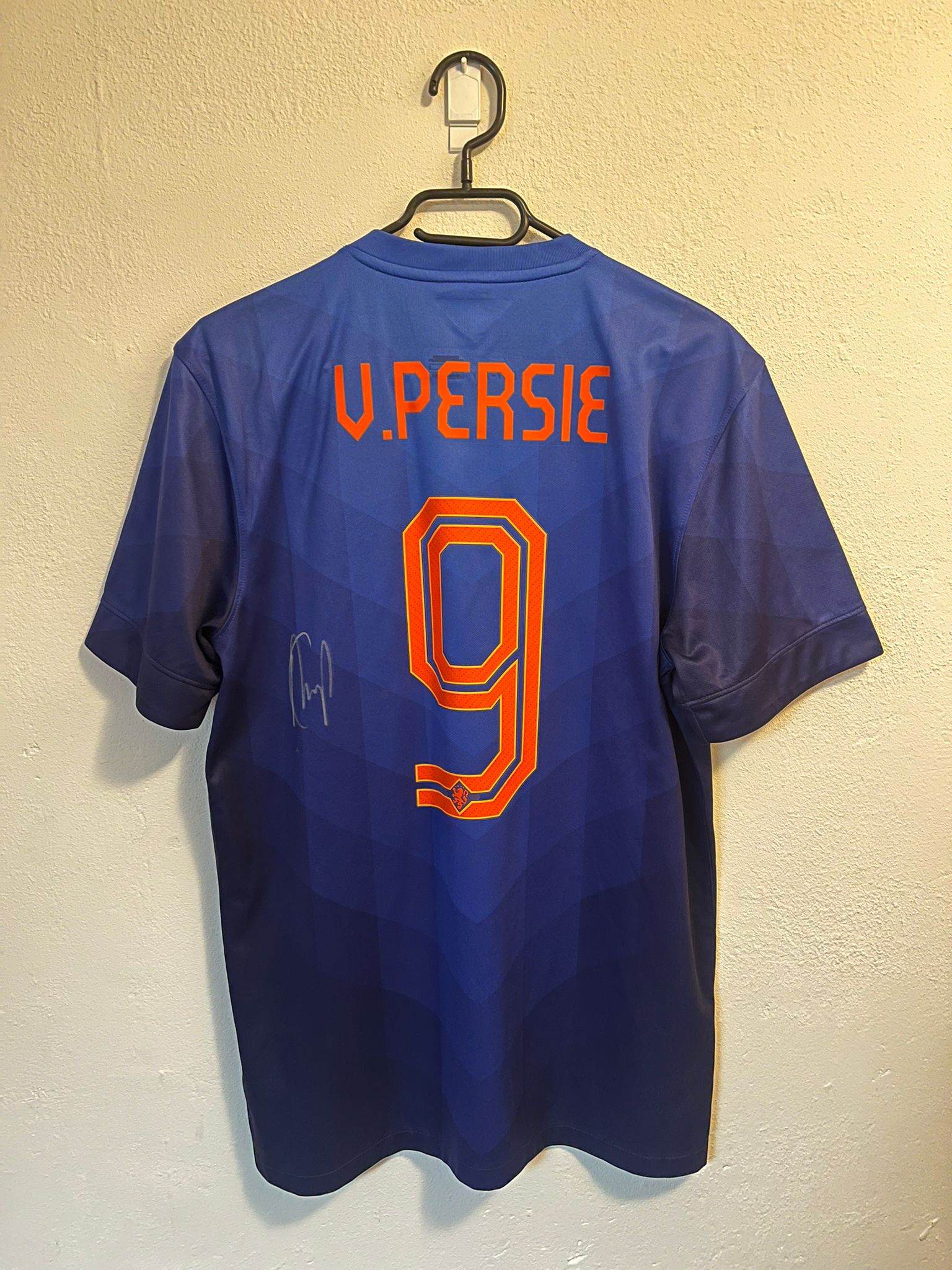 Netherlands 2014 Signed away shirt van Persie #9 size M 8.5/10
