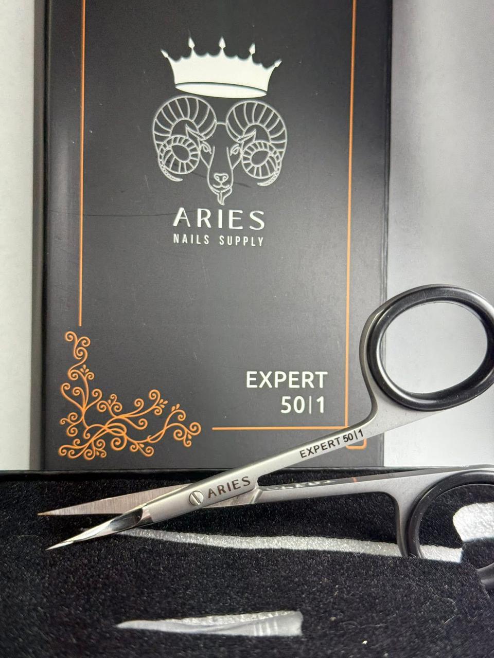 Tijera con semi curva para Manicura