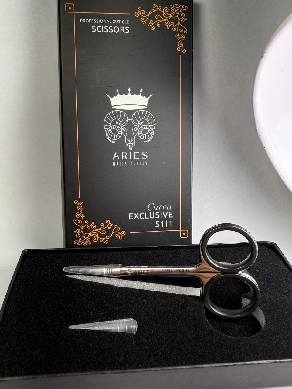 Tijera con curva para Manicura