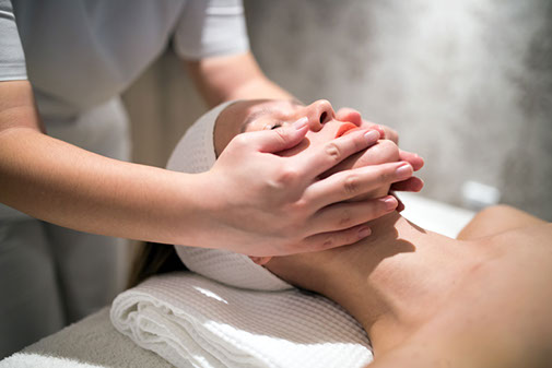 Servicio de masaje facial