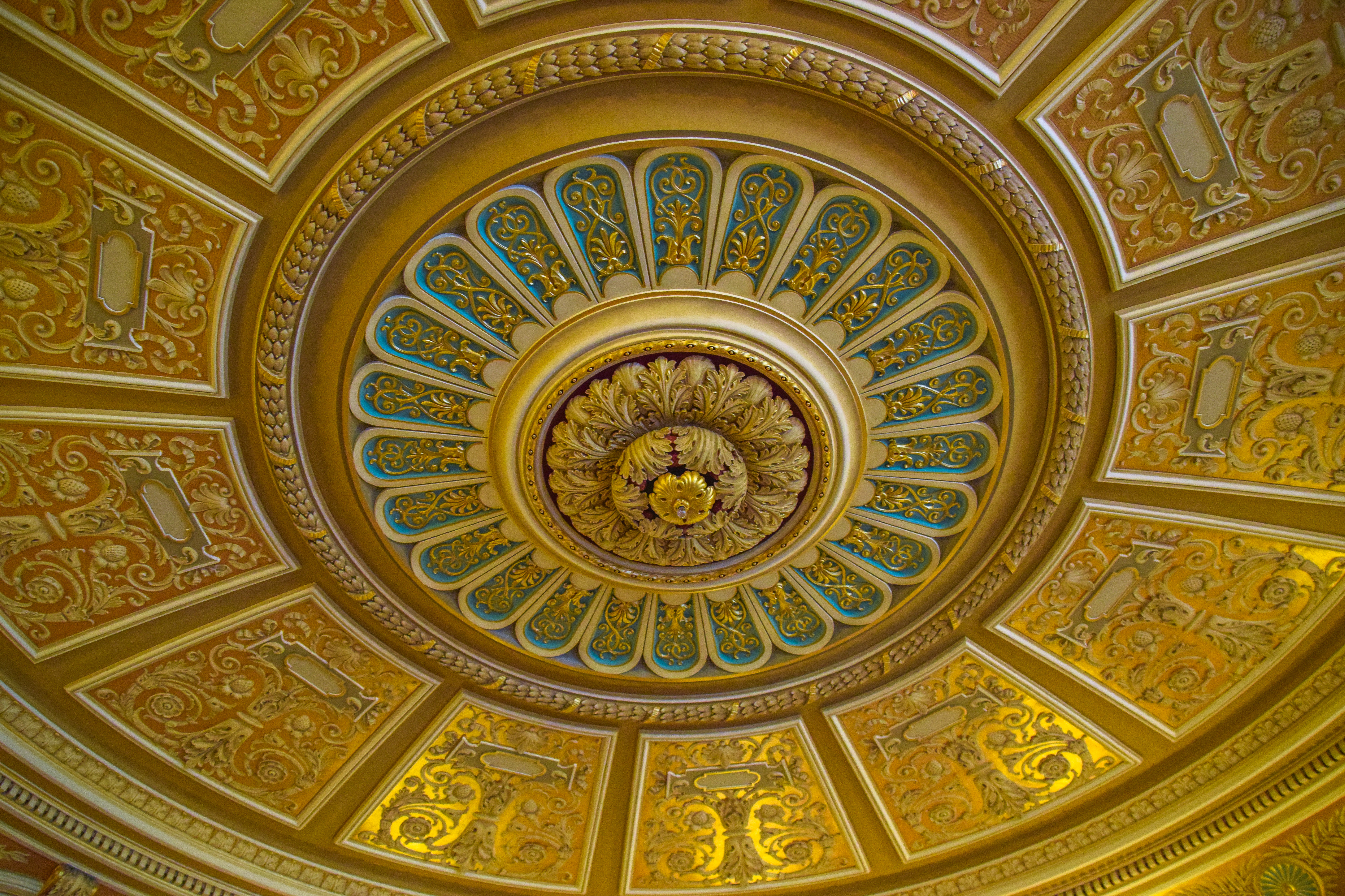 Tur ghidat la Ateneul Român (și nu numai)