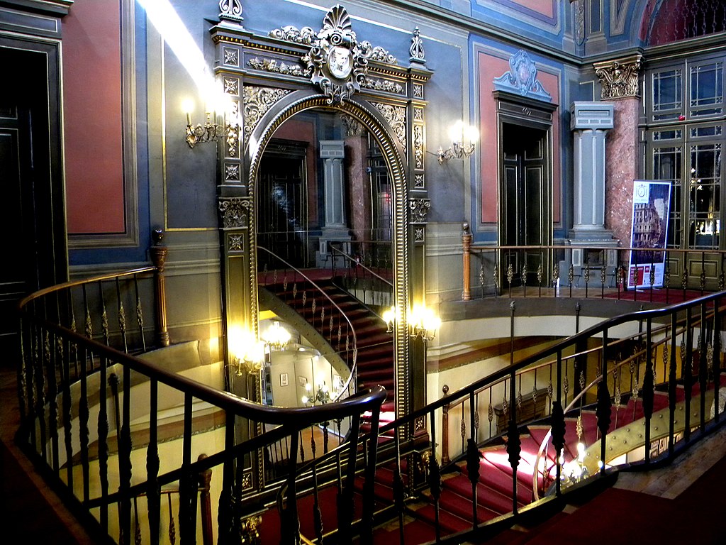 Vizită ghidată la Muzeul Municipiului București - Palatul Suțu