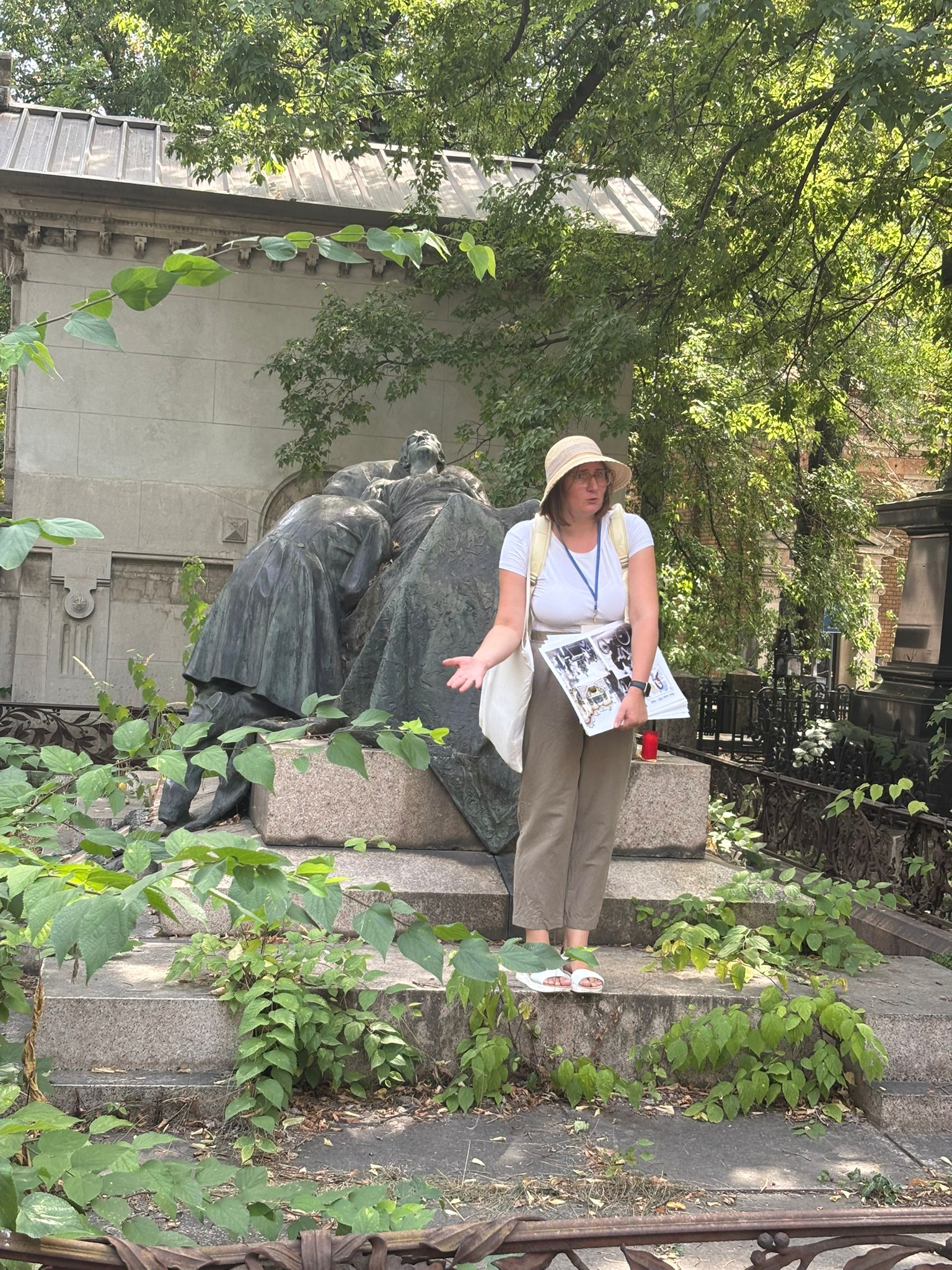 Tur ghidat Bellu - Femei Faimoase 