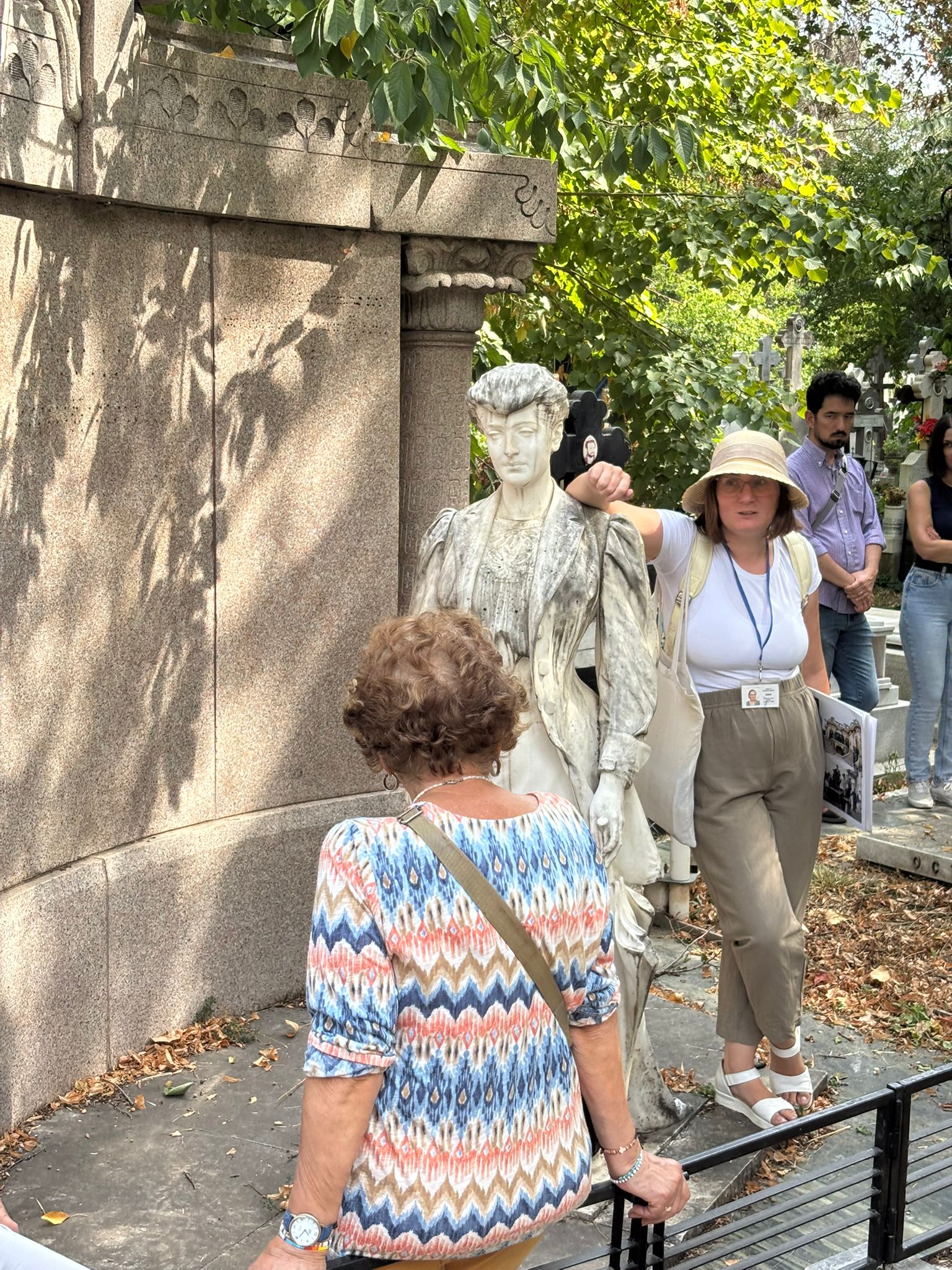 Tur ghidat Bellu - Femei Faimoase 