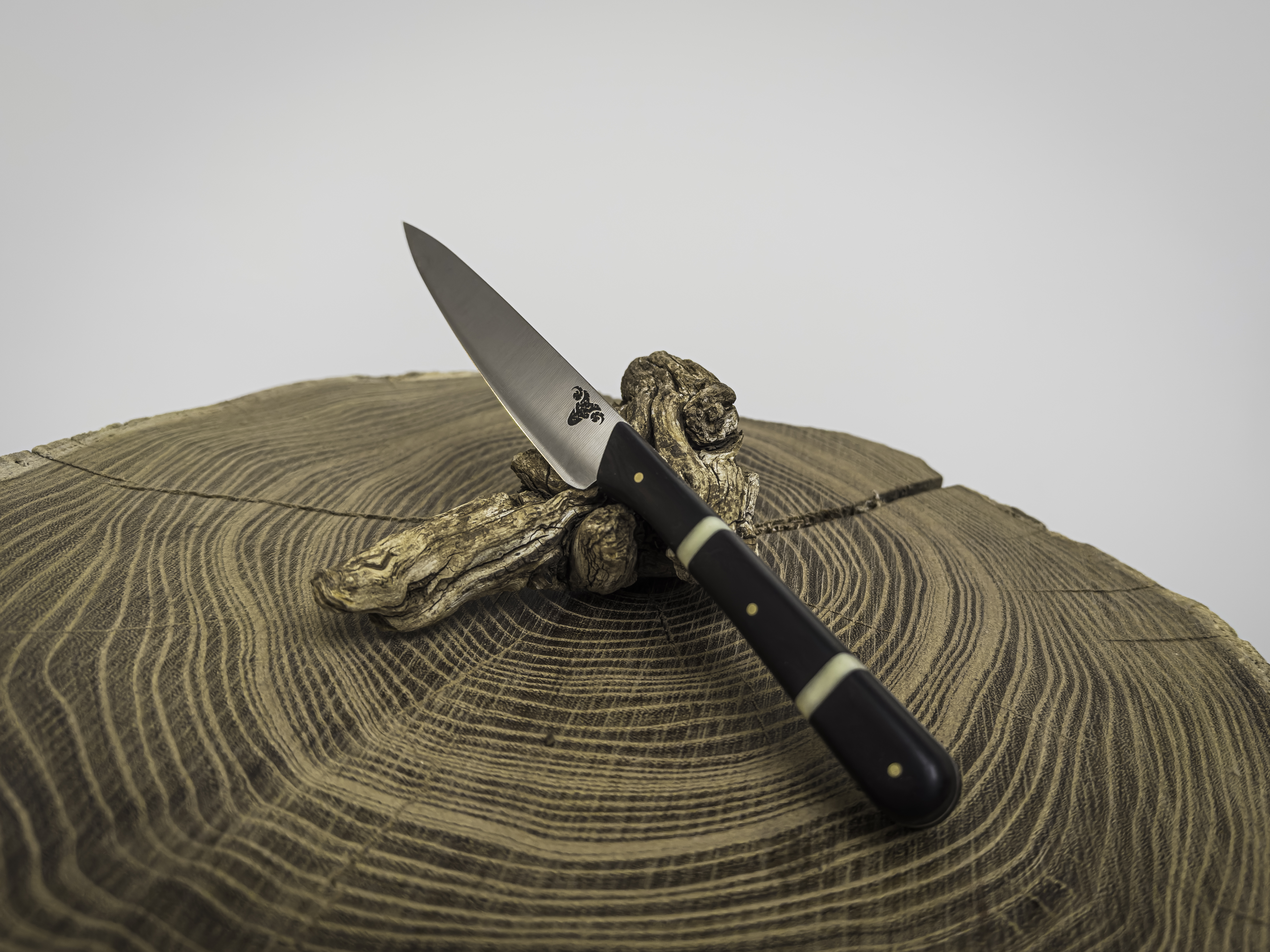 Couteau d'office manche ébène / os de buffle