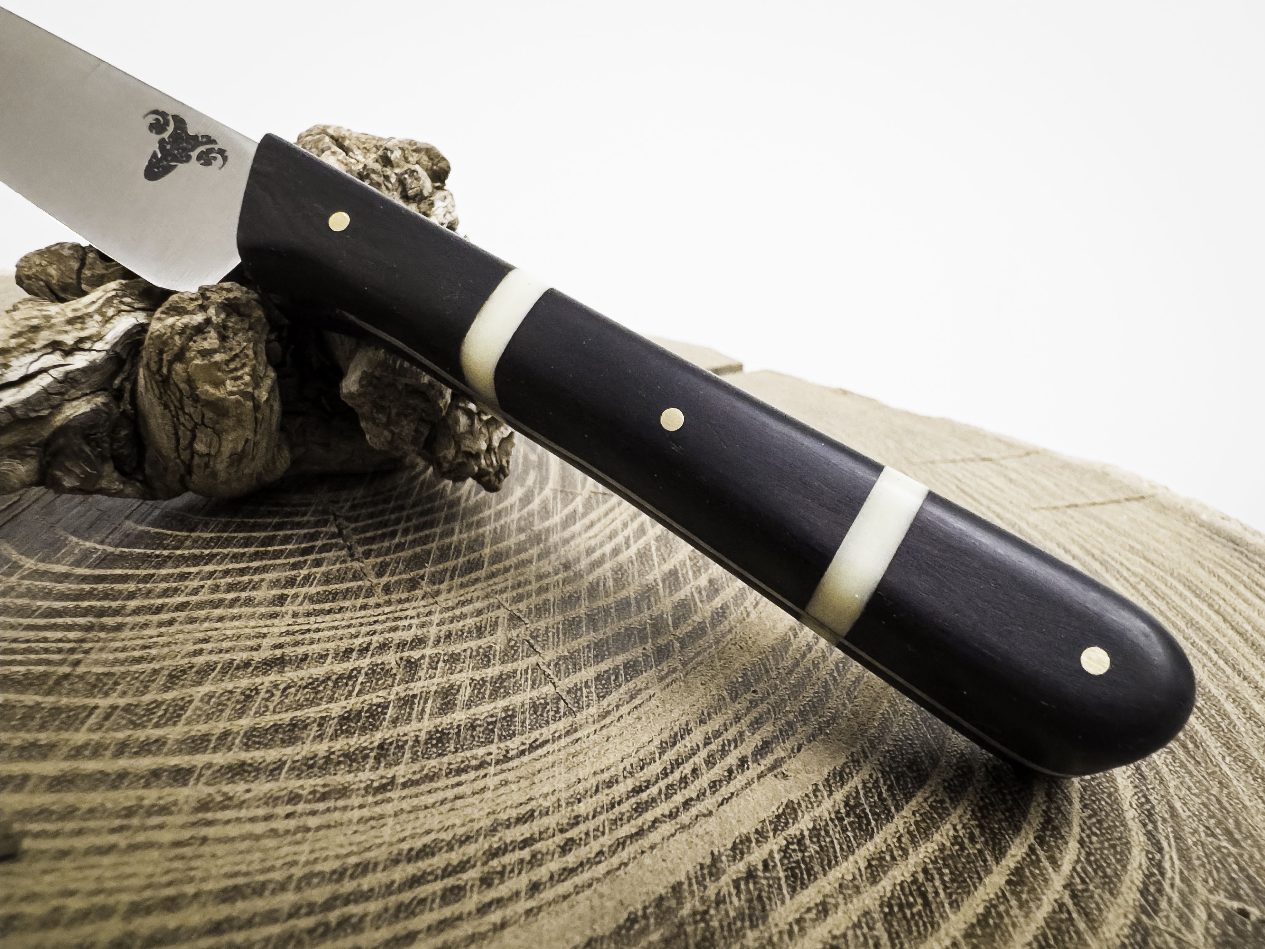 Couteau d'office manche ébène / os de buffle