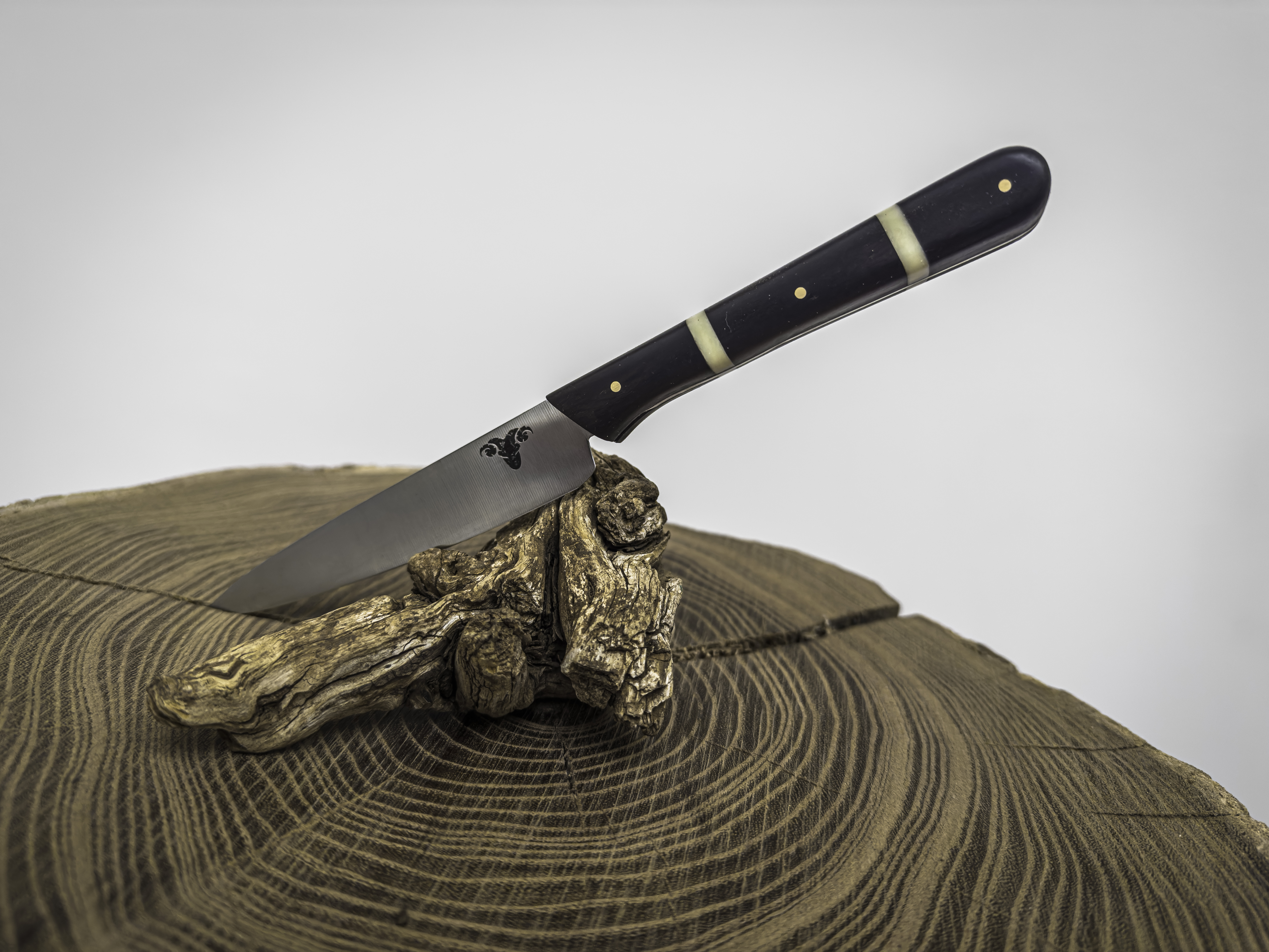 Couteau d'office manche ébène / os de buffle